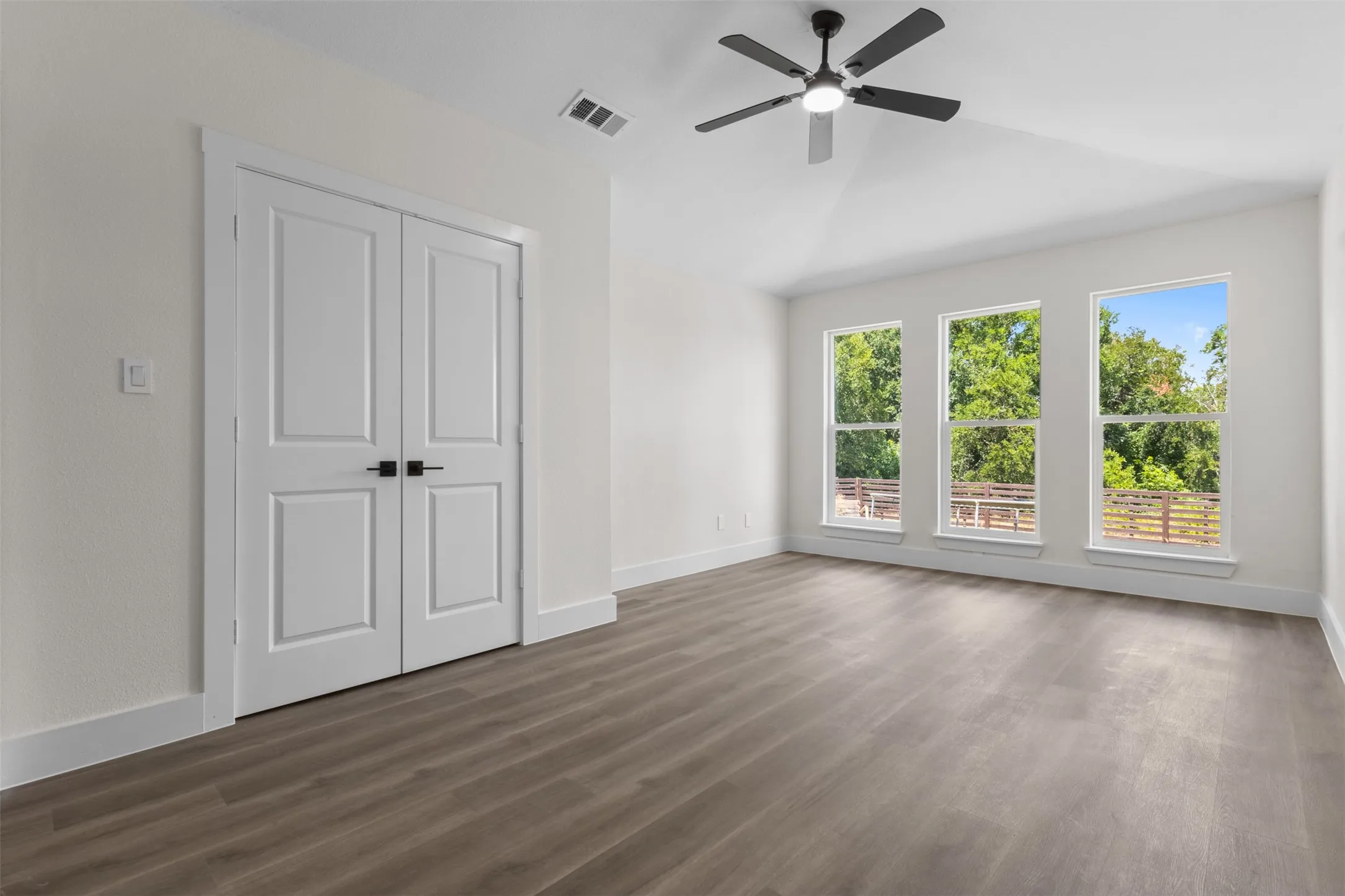 Single Family Residence For Rent in Dallas County , 5000 Edgewater Drive, Rowlett, Texas 75088, 4 Bedroom, 3 Bathroom, 3 Garage spaces, 2,098 Sqft, built in 1980, mls#21370389, Real Estate Agent in Rowlett, Homes For Rent in Dallas county, Homes For Rent in Rowlett, Realtor in Rowlett Texas, Real Estate Brokerage Independent Realty Texas, Luminita Cordes Realtor