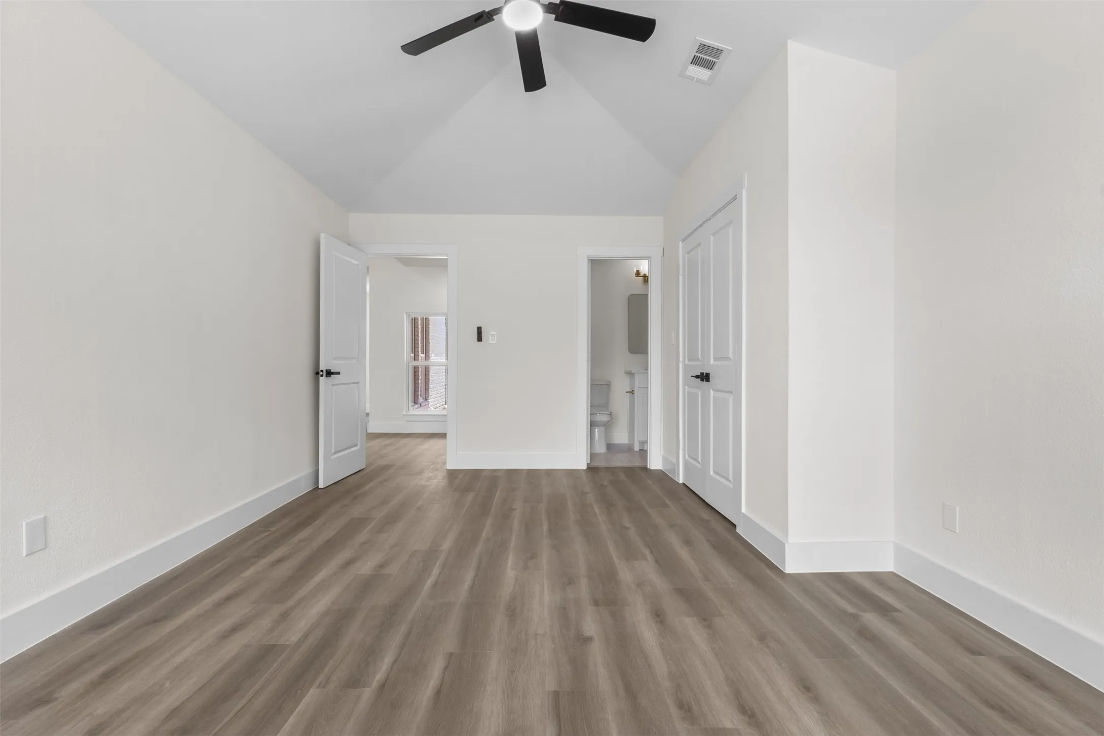 Single Family Residence For Rent in Dallas County , 5000 Edgewater Drive, Rowlett, Texas 75088, 4 Bedroom, 3 Bathroom, 3 Garage spaces, 2,098 Sqft, built in 1980, mls#21370389, Real Estate Agent in Rowlett, Homes For Rent in Dallas county, Homes For Rent in Rowlett, Realtor in Rowlett Texas, Real Estate Brokerage Independent Realty Texas, Luminita Cordes Realtor