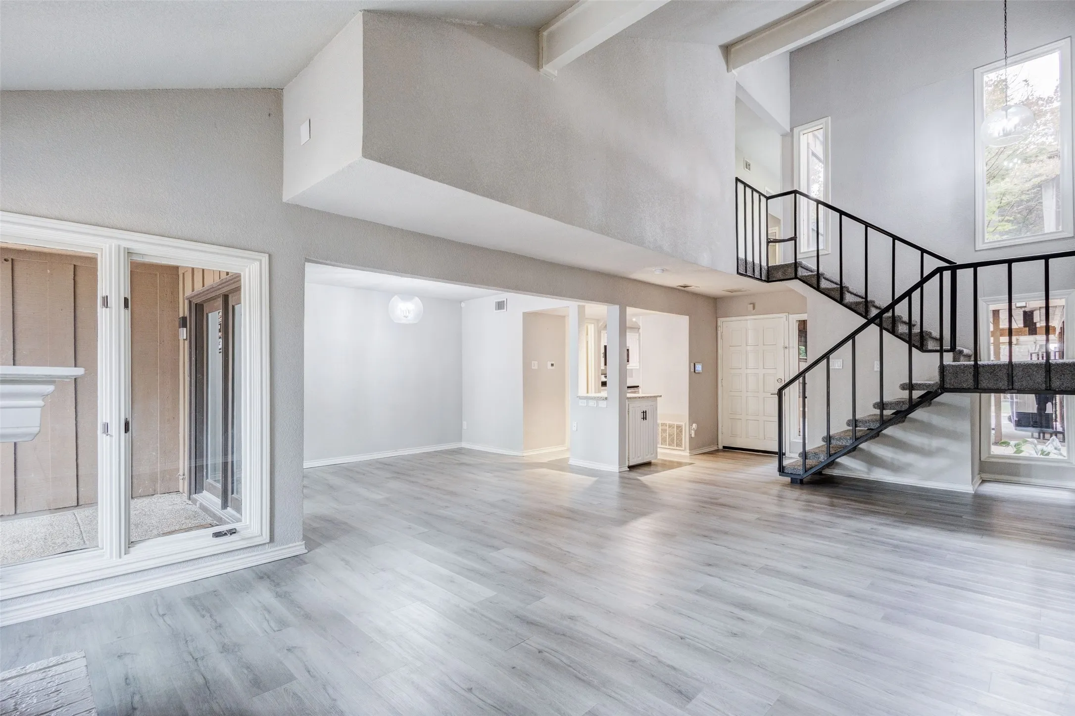 Single Family Residence For Sale in Dallas County , 3161 Golden Oak, Farmers Branch, Texas 75234, 4 Bedroom, 3 Bathroom, 1 Garage spaces, 1,751 Sqft, built in 1972, mls#21368278, Real Estate Agent in Farmers Branch, Homes For Sale in Dallas county, Homes For Sale in Farmers Branch, Realtor in Farmers Branch Texas, Real Estate Brokerage Independent Realty Texas, Luminita Cordes Realtor
