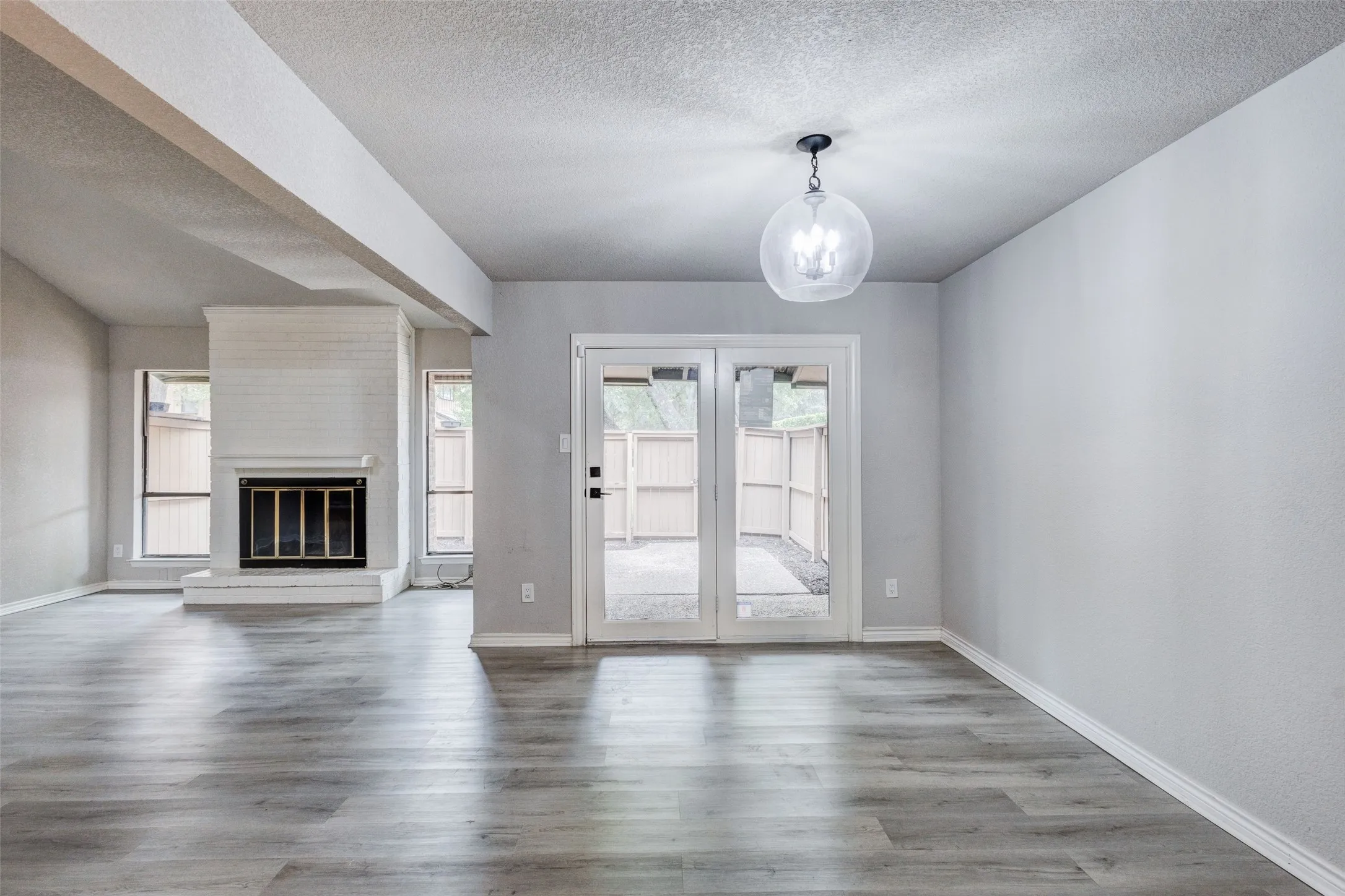 Single Family Residence For Sale in Dallas County , 3161 Golden Oak, Farmers Branch, Texas 75234, 4 Bedroom, 3 Bathroom, 1 Garage spaces, 1,751 Sqft, built in 1972, mls#21368278, Real Estate Agent in Farmers Branch, Homes For Sale in Dallas county, Homes For Sale in Farmers Branch, Realtor in Farmers Branch Texas, Real Estate Brokerage Independent Realty Texas, Luminita Cordes Realtor