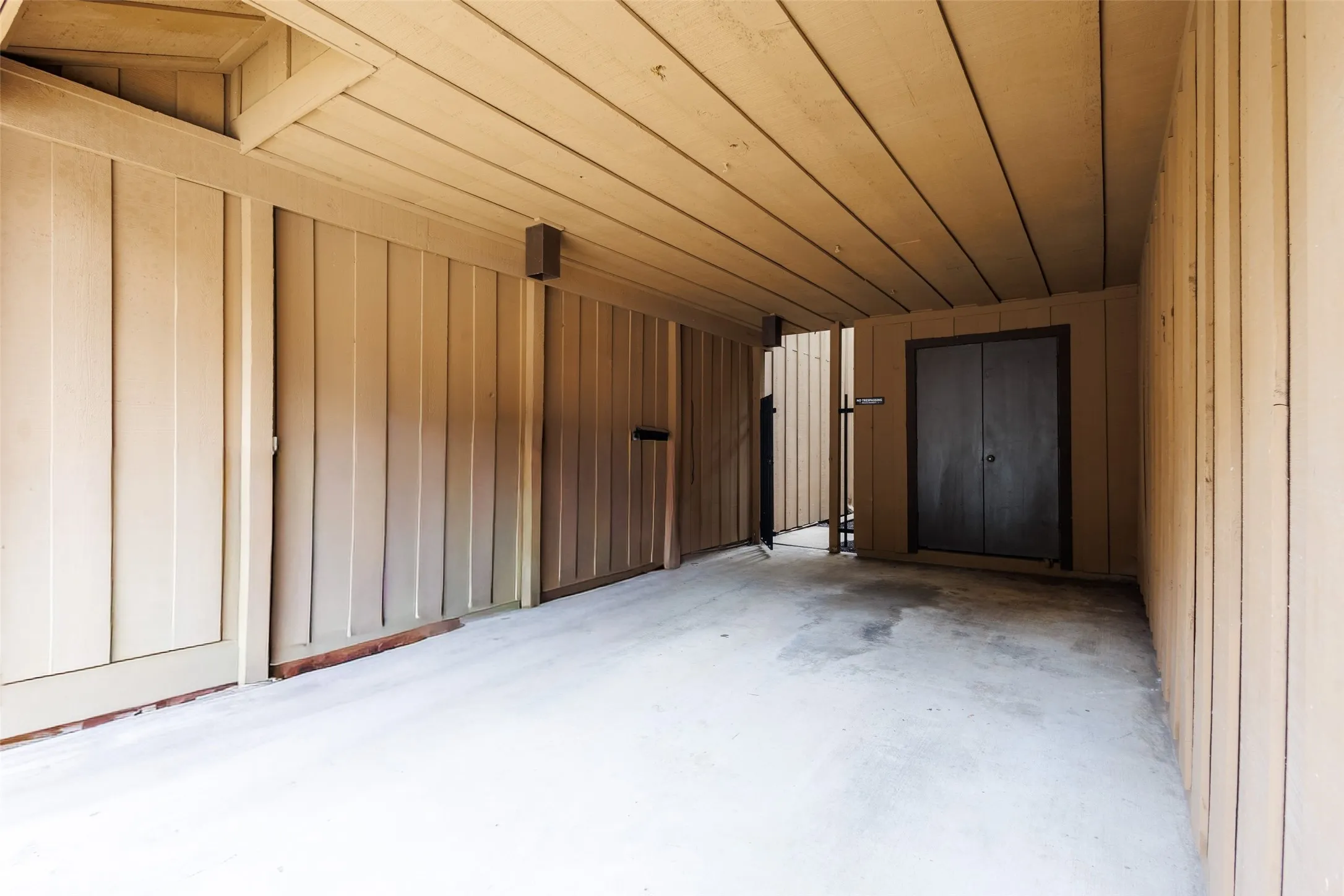 Single Family Residence For Sale in Dallas County , 3161 Golden Oak, Farmers Branch, Texas 75234, 4 Bedroom, 3 Bathroom, 1 Garage spaces, 1,751 Sqft, built in 1972, mls#21368278, Real Estate Agent in Farmers Branch, Homes For Sale in Dallas county, Homes For Sale in Farmers Branch, Realtor in Farmers Branch Texas, Real Estate Brokerage Independent Realty Texas, Luminita Cordes Realtor