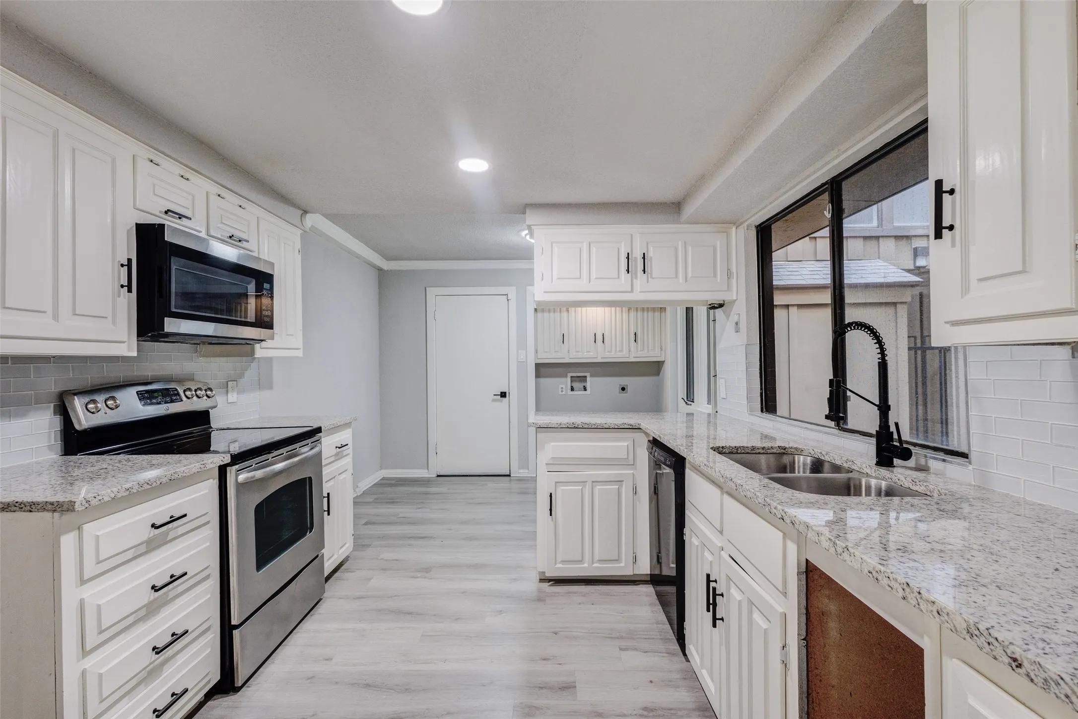 Single Family Residence For Sale in Dallas County , 3161 Golden Oak, Farmers Branch, Texas 75234, 4 Bedroom, 3 Bathroom, 1 Garage spaces, 1,751 Sqft, built in 1972, mls#21368278, Real Estate Agent in Farmers Branch, Homes For Sale in Dallas county, Homes For Sale in Farmers Branch, Realtor in Farmers Branch Texas, Real Estate Brokerage Independent Realty Texas, Luminita Cordes Realtor