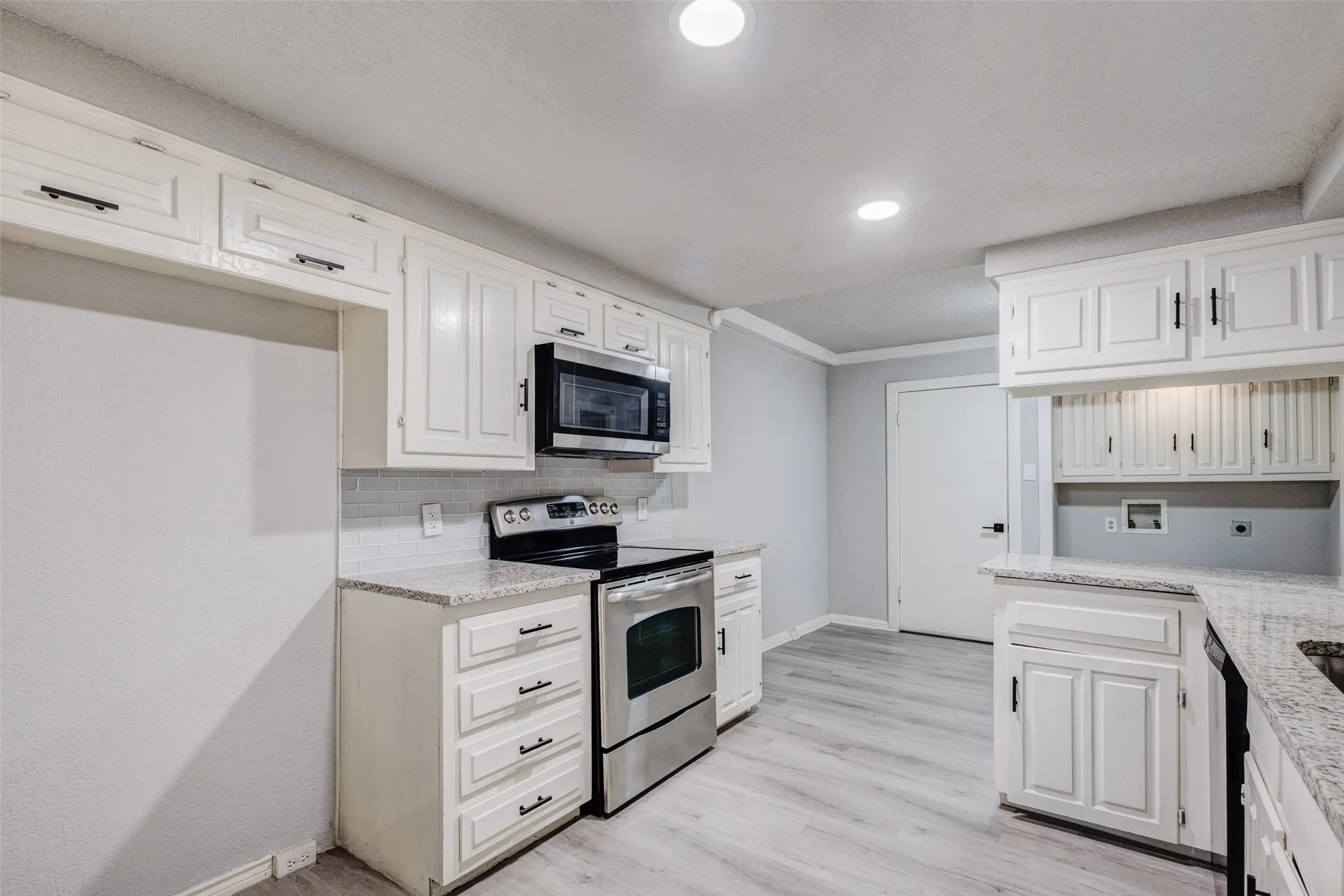 Single Family Residence For Sale in Dallas County , 3161 Golden Oak, Farmers Branch, Texas 75234, 4 Bedroom, 3 Bathroom, 1 Garage spaces, 1,751 Sqft, built in 1972, mls#21368278, Real Estate Agent in Farmers Branch, Homes For Sale in Dallas county, Homes For Sale in Farmers Branch, Realtor in Farmers Branch Texas, Real Estate Brokerage Independent Realty Texas, Luminita Cordes Realtor