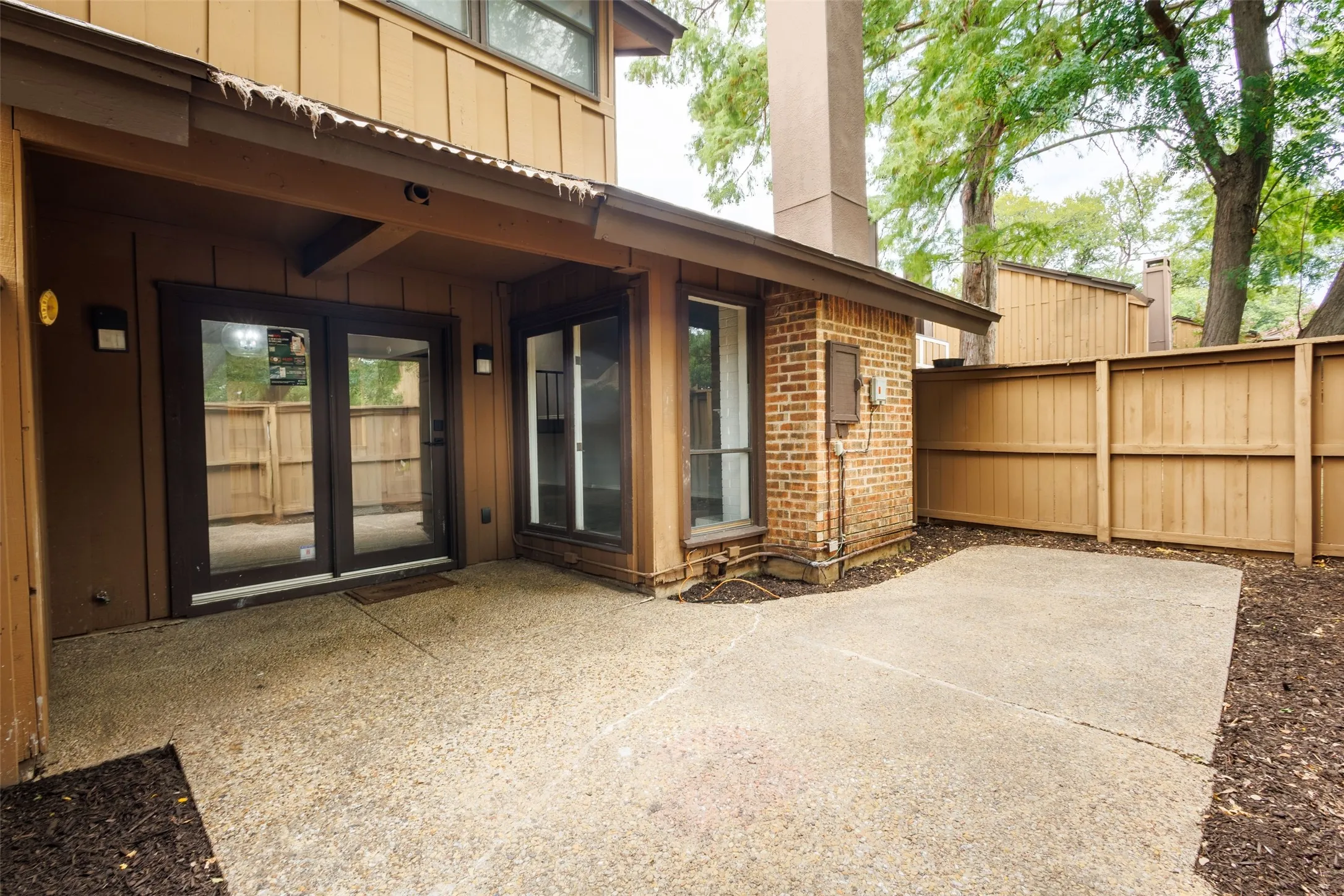 Single Family Residence For Sale in Dallas County , 3161 Golden Oak, Farmers Branch, Texas 75234, 4 Bedroom, 3 Bathroom, 1 Garage spaces, 1,751 Sqft, built in 1972, mls#21368278, Real Estate Agent in Farmers Branch, Homes For Sale in Dallas county, Homes For Sale in Farmers Branch, Realtor in Farmers Branch Texas, Real Estate Brokerage Independent Realty Texas, Luminita Cordes Realtor
