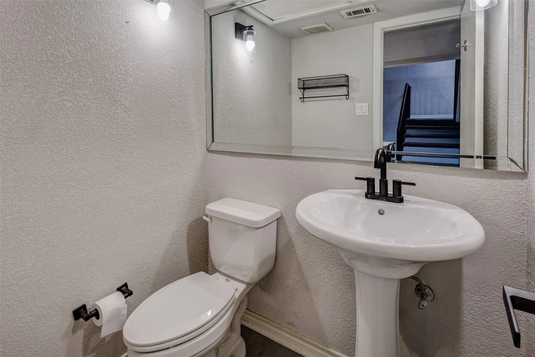 Single Family Residence For Sale in Dallas County , 3161 Golden Oak, Farmers Branch, Texas 75234, 4 Bedroom, 3 Bathroom, 1 Garage spaces, 1,751 Sqft, built in 1972, mls#21368278, Real Estate Agent in Farmers Branch, Homes For Sale in Dallas county, Homes For Sale in Farmers Branch, Realtor in Farmers Branch Texas, Real Estate Brokerage Independent Realty Texas, Luminita Cordes Realtor