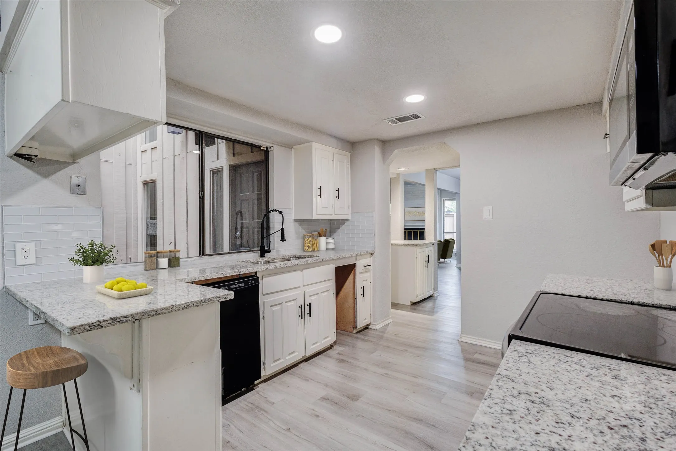 Single Family Residence For Sale in Dallas County , 3161 Golden Oak, Farmers Branch, Texas 75234, 4 Bedroom, 3 Bathroom, 1 Garage spaces, 1,751 Sqft, built in 1972, mls#21368278, Real Estate Agent in Farmers Branch, Homes For Sale in Dallas county, Homes For Sale in Farmers Branch, Realtor in Farmers Branch Texas, Real Estate Brokerage Independent Realty Texas, Luminita Cordes Realtor