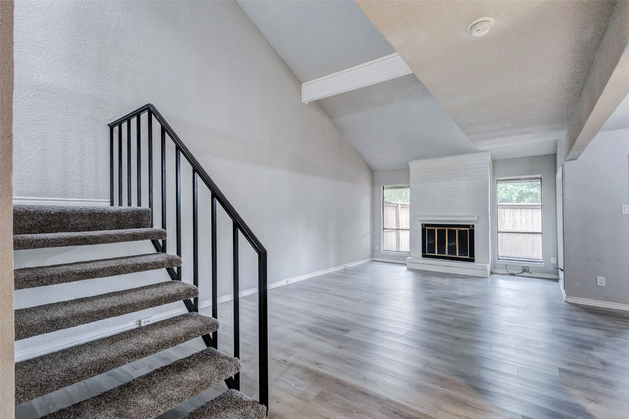 Single Family Residence For Sale in Dallas County , 3161 Golden Oak, Farmers Branch, Texas 75234, 4 Bedroom, 3 Bathroom, 1 Garage spaces, 1,751 Sqft, built in 1972, mls#21368278, Real Estate Agent in Farmers Branch, Homes For Sale in Dallas county, Homes For Sale in Farmers Branch, Realtor in Farmers Branch Texas, Real Estate Brokerage Independent Realty Texas, Luminita Cordes Realtor