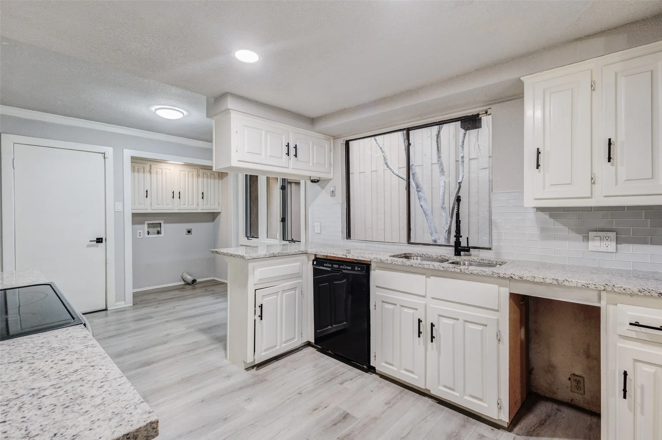 Single Family Residence For Sale in Dallas County , 3161 Golden Oak, Farmers Branch, Texas 75234, 4 Bedroom, 3 Bathroom, 1 Garage spaces, 1,751 Sqft, built in 1972, mls#21368278, Real Estate Agent in Farmers Branch, Homes For Sale in Dallas county, Homes For Sale in Farmers Branch, Realtor in Farmers Branch Texas, Real Estate Brokerage Independent Realty Texas, Luminita Cordes Realtor