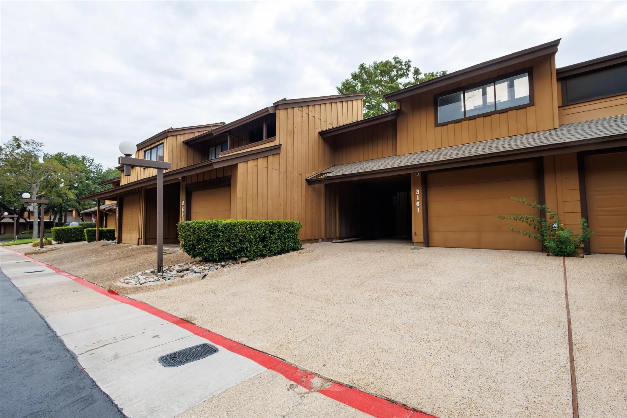 Single Family Residence For Sale in Dallas County , 3161 Golden Oak, Farmers Branch, Texas 75234, 4 Bedroom, 3 Bathroom, 1 Garage spaces, 1,751 Sqft, built in 1972, mls#21368278, Real Estate Agent in Farmers Branch, Homes For Sale in Dallas county, Homes For Sale in Farmers Branch, Realtor in Farmers Branch Texas, Real Estate Brokerage Independent Realty Texas, Luminita Cordes Realtor