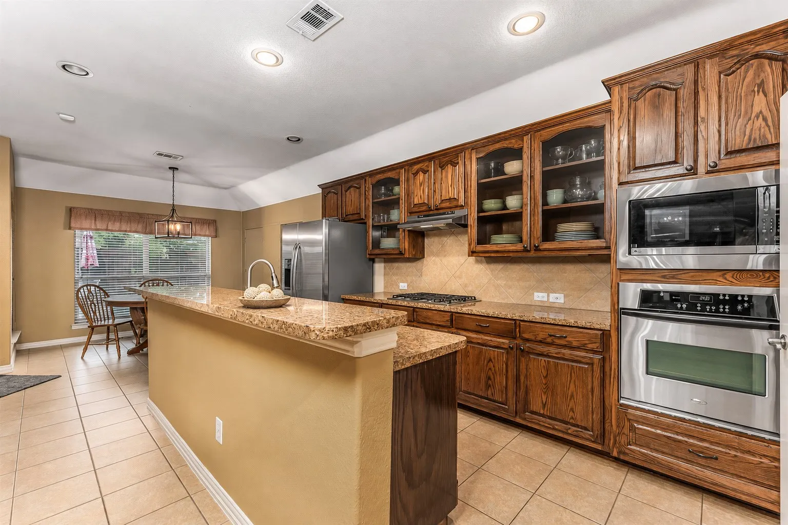 Single Family Residence For Sale in Collin County , 1601 Meadow Ranch Road, Mc Kinney, Texas 75071, 3 Bedroom, 2 Bathroom, 2 Garage spaces, 2,078 Sqft, built in 2007, mls#21369586, Real Estate Agent in Mc Kinney, Homes For Sale in Collin county, Homes For Sale in Mc Kinney, Realtor in Mc Kinney Texas, Real Estate Brokerage Independent Realty Texas, Luminita Cordes Realtor