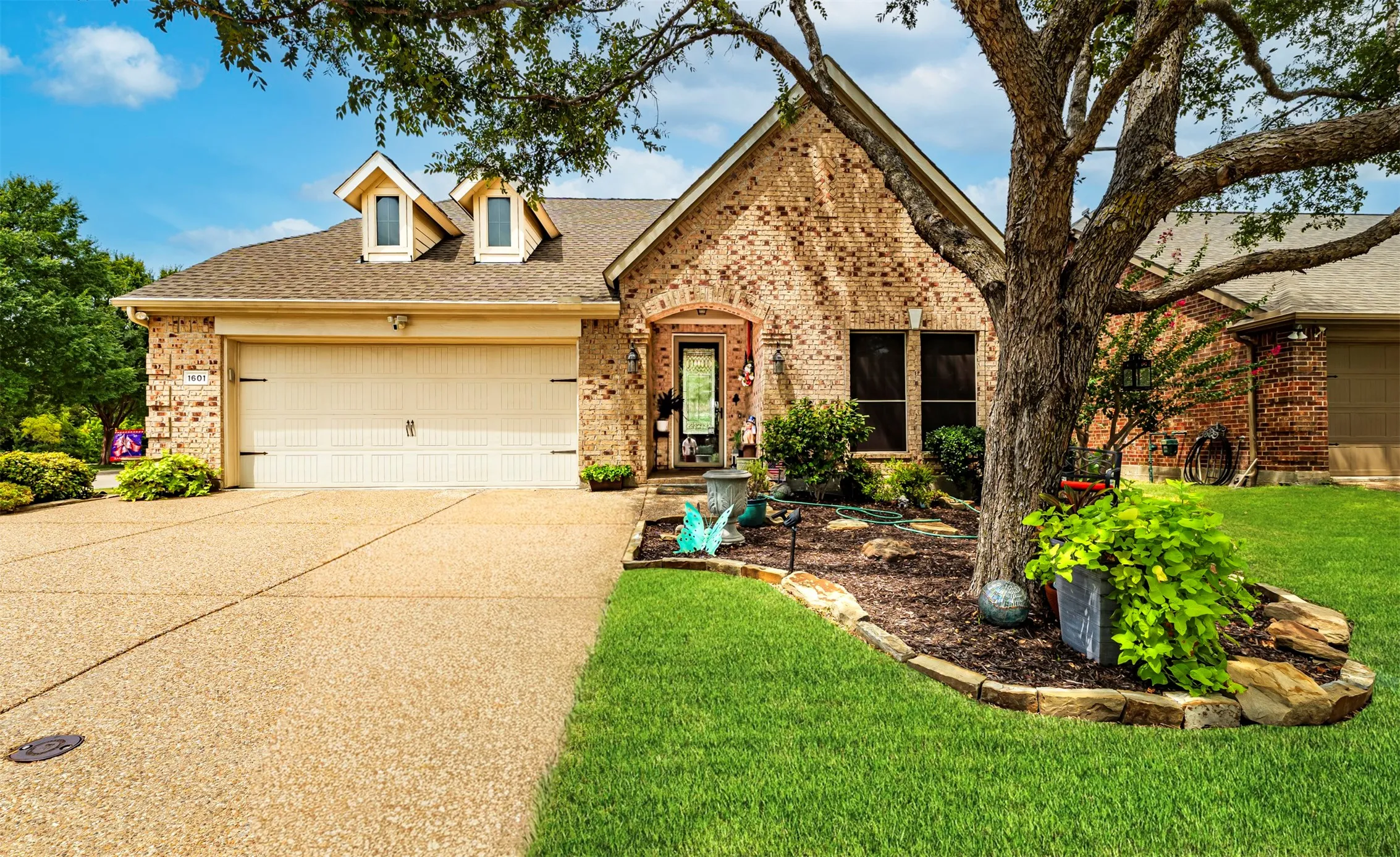Single Family Residence For Sale in Collin County , 1601 Meadow Ranch Road, Mc Kinney, Texas 75071, 3 Bedroom, 2 Bathroom, 2 Garage spaces, 2,078 Sqft, built in 2007, mls#21369586, Real Estate Agent in Mc Kinney, Homes For Sale in Collin county, Homes For Sale in Mc Kinney, Realtor in Mc Kinney Texas, Real Estate Brokerage Independent Realty Texas, Luminita Cordes Realtor