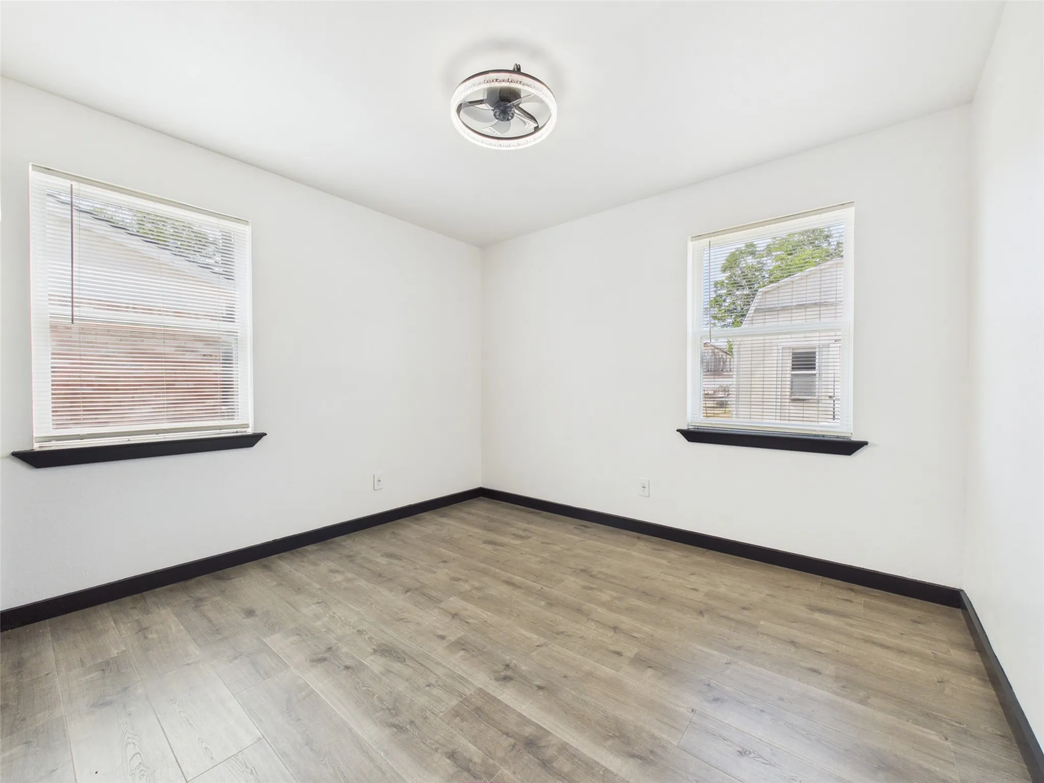 Single Family Residence For Sale in Wichita County , 4110 Lenore Drive, Wichita Falls, Texas 76306, 3 Bedroom, 2 Bathroom, Garage spaces, 1,605 Sqft, built in 1964, mls#21370376, Real Estate Agent in Wichita Falls, Homes For Sale in Wichita county, Homes For Sale in Wichita Falls, Realtor in Wichita Falls Texas, Real Estate Brokerage Independent Realty Texas, Luminita Cordes Realtor