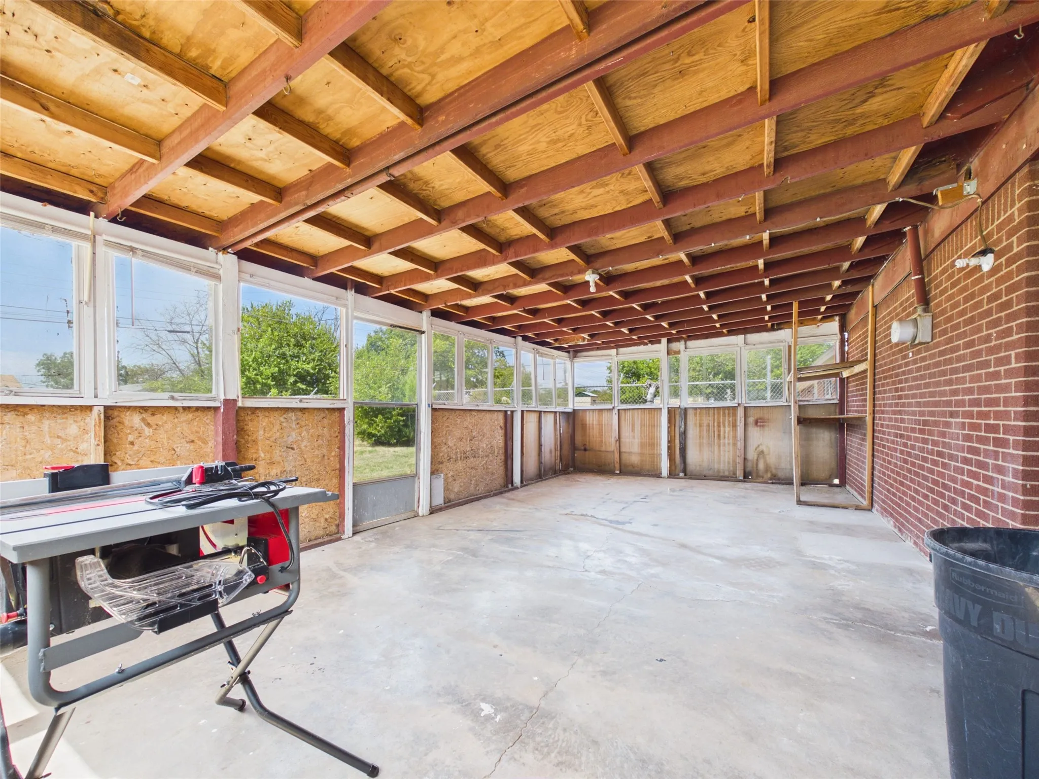 Single Family Residence For Sale in Wichita County , 4110 Lenore Drive, Wichita Falls, Texas 76306, 3 Bedroom, 2 Bathroom, Garage spaces, 1,605 Sqft, built in 1964, mls#21370376, Real Estate Agent in Wichita Falls, Homes For Sale in Wichita county, Homes For Sale in Wichita Falls, Realtor in Wichita Falls Texas, Real Estate Brokerage Independent Realty Texas, Luminita Cordes Realtor