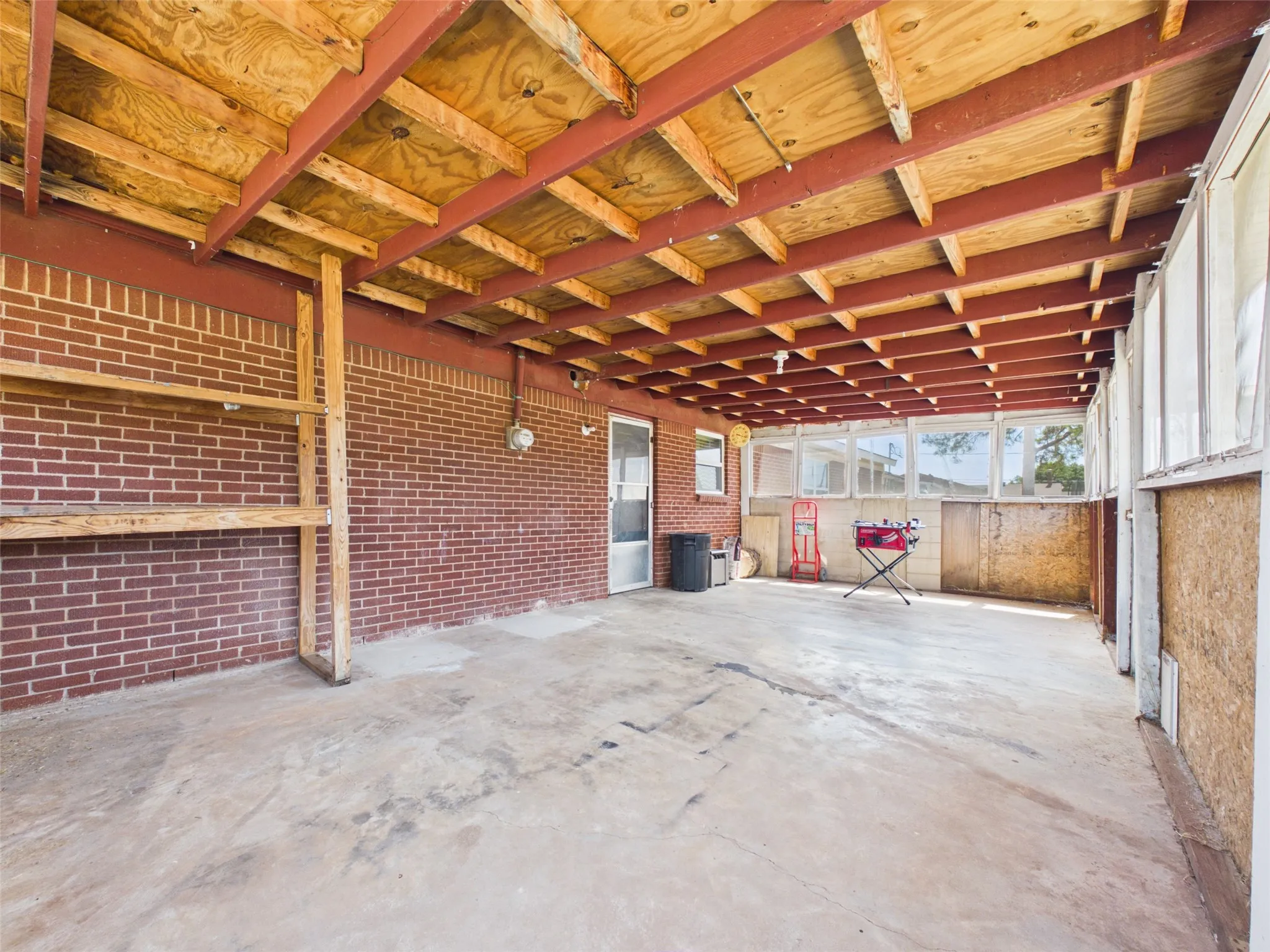 Single Family Residence For Sale in Wichita County , 4110 Lenore Drive, Wichita Falls, Texas 76306, 3 Bedroom, 2 Bathroom, Garage spaces, 1,605 Sqft, built in 1964, mls#21370376, Real Estate Agent in Wichita Falls, Homes For Sale in Wichita county, Homes For Sale in Wichita Falls, Realtor in Wichita Falls Texas, Real Estate Brokerage Independent Realty Texas, Luminita Cordes Realtor