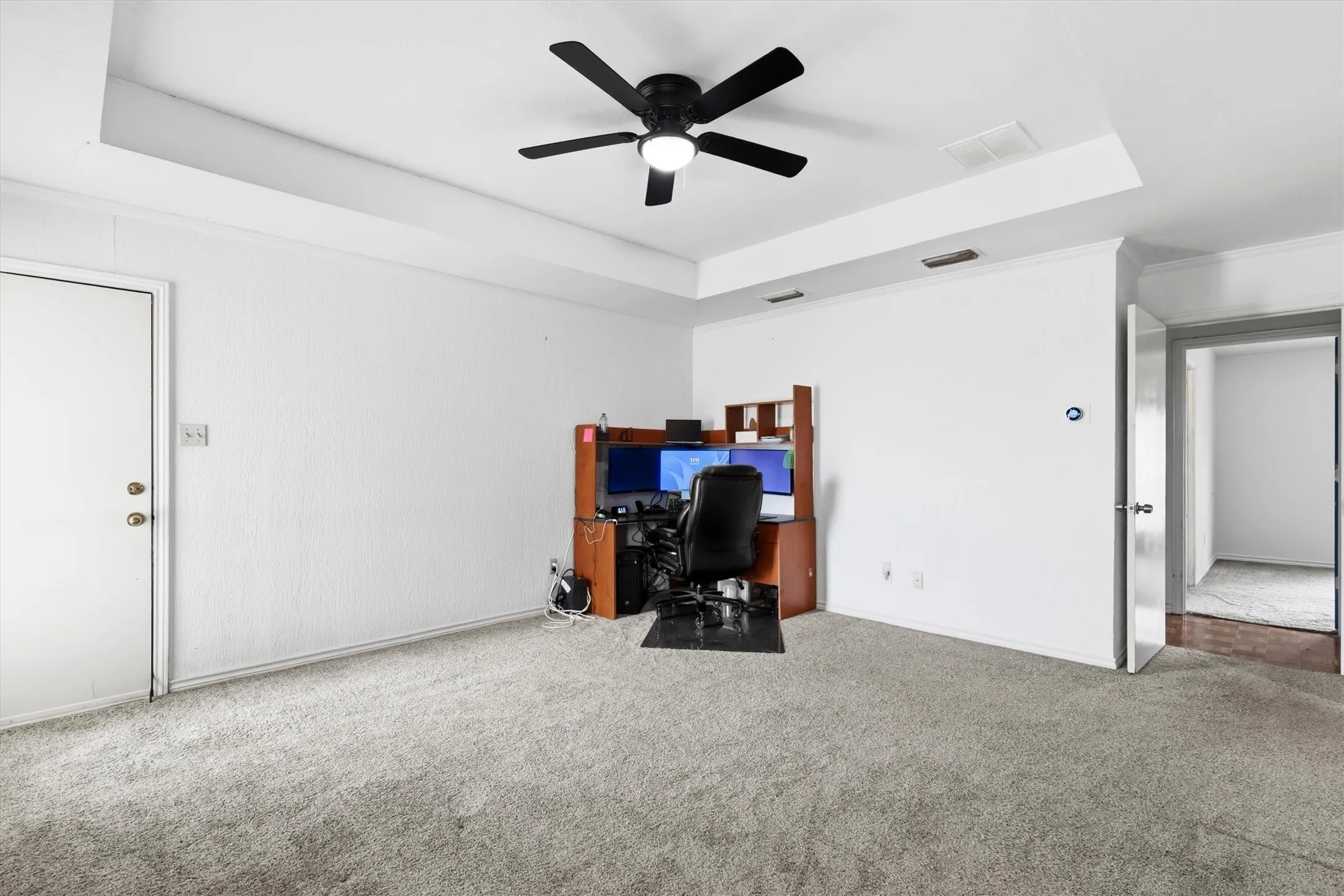 Single Family Residence For Sale in Rockwall County , 5 Crestview Circle, Rockwall, Texas 75087, 4 Bedroom, 3 Bathroom, 5 Garage spaces, 2,656 Sqft, built in 1987, mls#21369973, Real Estate Agent in Rockwall, Homes For Sale in Rockwall county, Homes For Sale in Rockwall, Realtor in Rockwall Texas, Real Estate Brokerage Independent Realty Texas, Luminita Cordes Realtor