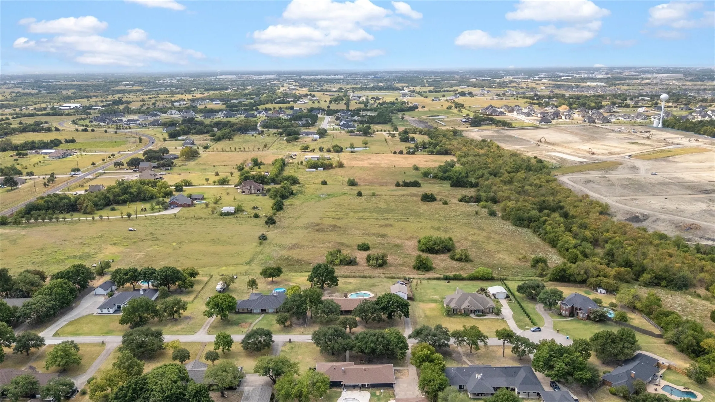 Single Family Residence For Sale in Rockwall County , 5 Crestview Circle, Rockwall, Texas 75087, 4 Bedroom, 3 Bathroom, 5 Garage spaces, 2,656 Sqft, built in 1987, mls#21369973, Real Estate Agent in Rockwall, Homes For Sale in Rockwall county, Homes For Sale in Rockwall, Realtor in Rockwall Texas, Real Estate Brokerage Independent Realty Texas, Luminita Cordes Realtor