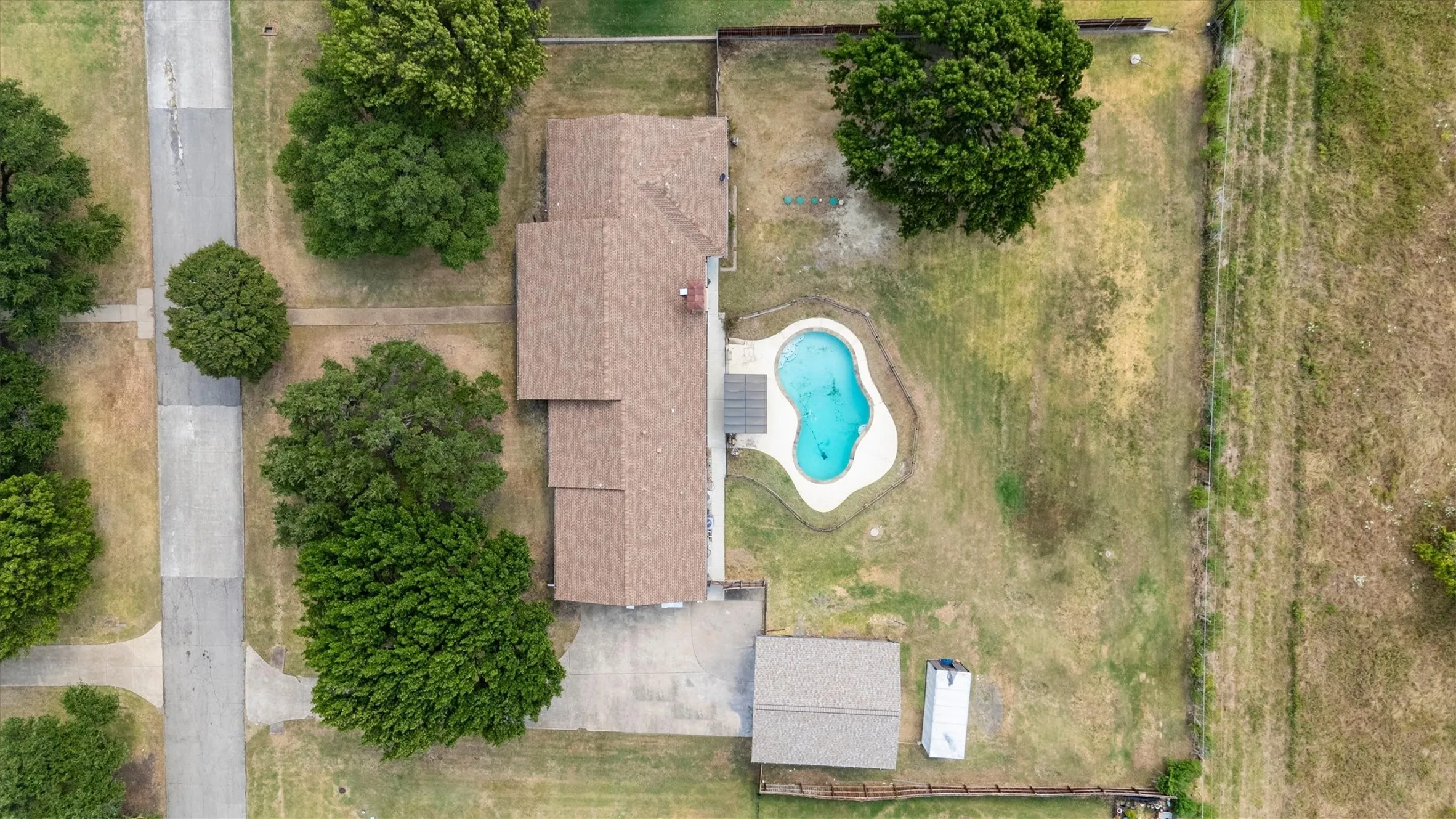 Single Family Residence For Sale in Rockwall County , 5 Crestview Circle, Rockwall, Texas 75087, 4 Bedroom, 3 Bathroom, 5 Garage spaces, 2,656 Sqft, built in 1987, mls#21369973, Real Estate Agent in Rockwall, Homes For Sale in Rockwall county, Homes For Sale in Rockwall, Realtor in Rockwall Texas, Real Estate Brokerage Independent Realty Texas, Luminita Cordes Realtor