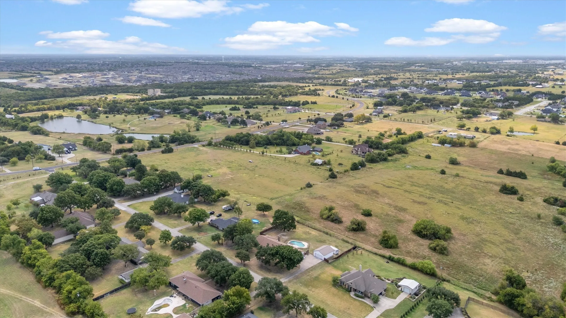 Single Family Residence For Sale in Rockwall County , 5 Crestview Circle, Rockwall, Texas 75087, 4 Bedroom, 3 Bathroom, 5 Garage spaces, 2,656 Sqft, built in 1987, mls#21369973, Real Estate Agent in Rockwall, Homes For Sale in Rockwall county, Homes For Sale in Rockwall, Realtor in Rockwall Texas, Real Estate Brokerage Independent Realty Texas, Luminita Cordes Realtor