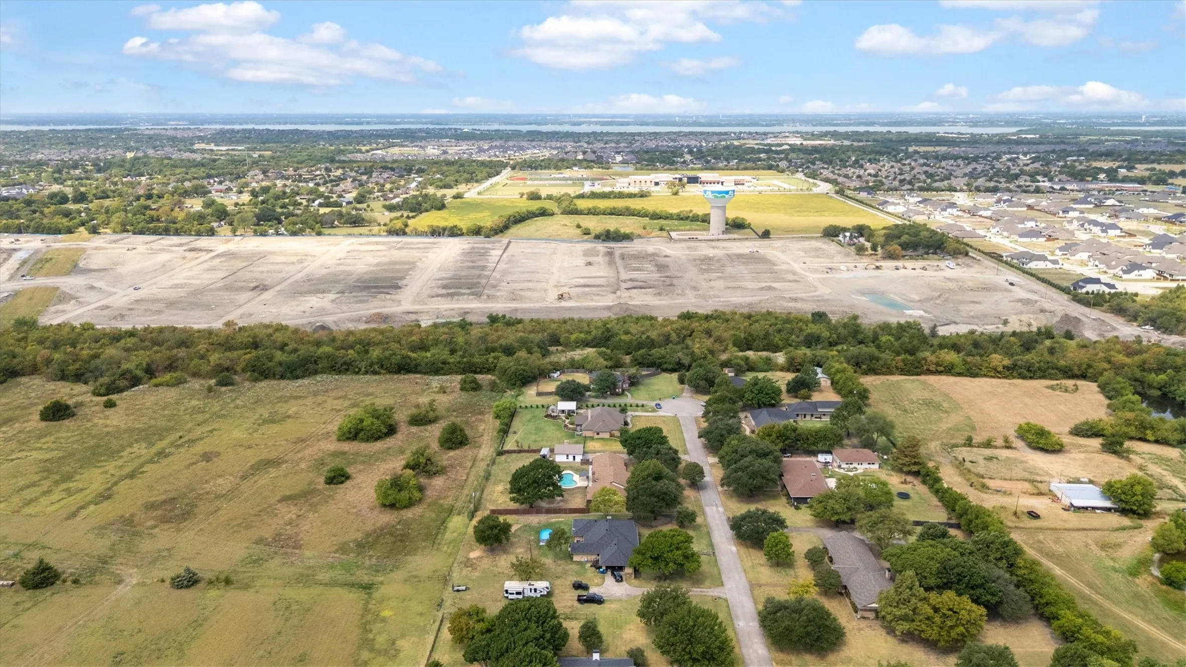 Single Family Residence For Sale in Rockwall County , 5 Crestview Circle, Rockwall, Texas 75087, 4 Bedroom, 3 Bathroom, 5 Garage spaces, 2,656 Sqft, built in 1987, mls#21369973, Real Estate Agent in Rockwall, Homes For Sale in Rockwall county, Homes For Sale in Rockwall, Realtor in Rockwall Texas, Real Estate Brokerage Independent Realty Texas, Luminita Cordes Realtor