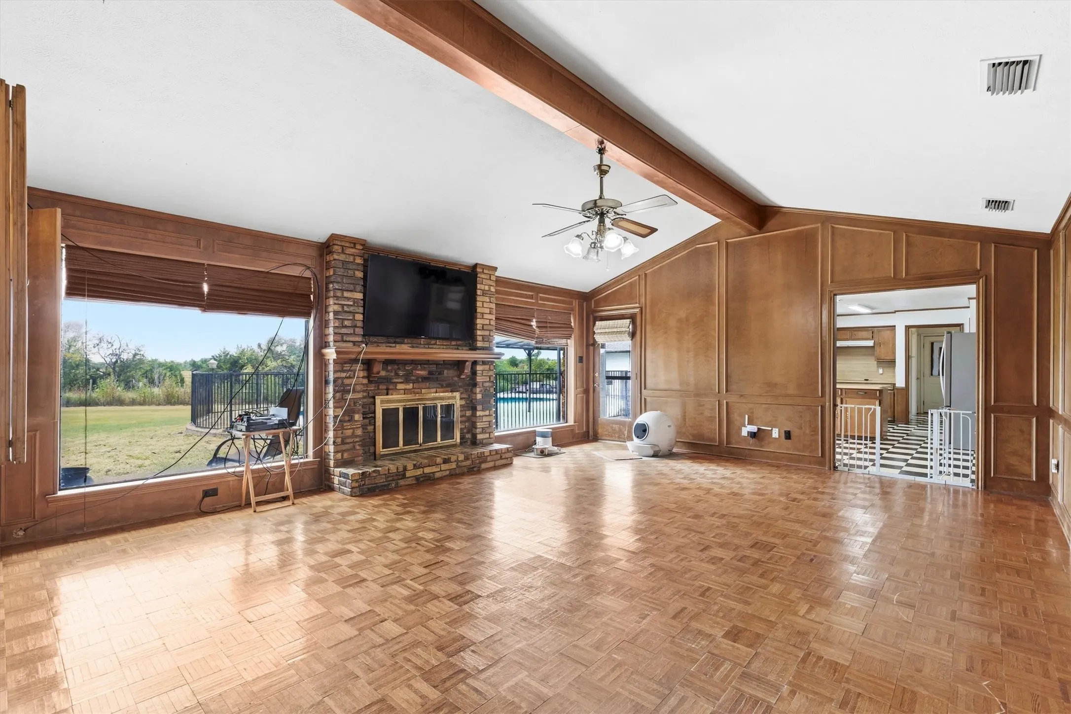 Single Family Residence For Sale in Rockwall County , 5 Crestview Circle, Rockwall, Texas 75087, 4 Bedroom, 3 Bathroom, 5 Garage spaces, 2,656 Sqft, built in 1987, mls#21369973, Real Estate Agent in Rockwall, Homes For Sale in Rockwall county, Homes For Sale in Rockwall, Realtor in Rockwall Texas, Real Estate Brokerage Independent Realty Texas, Luminita Cordes Realtor