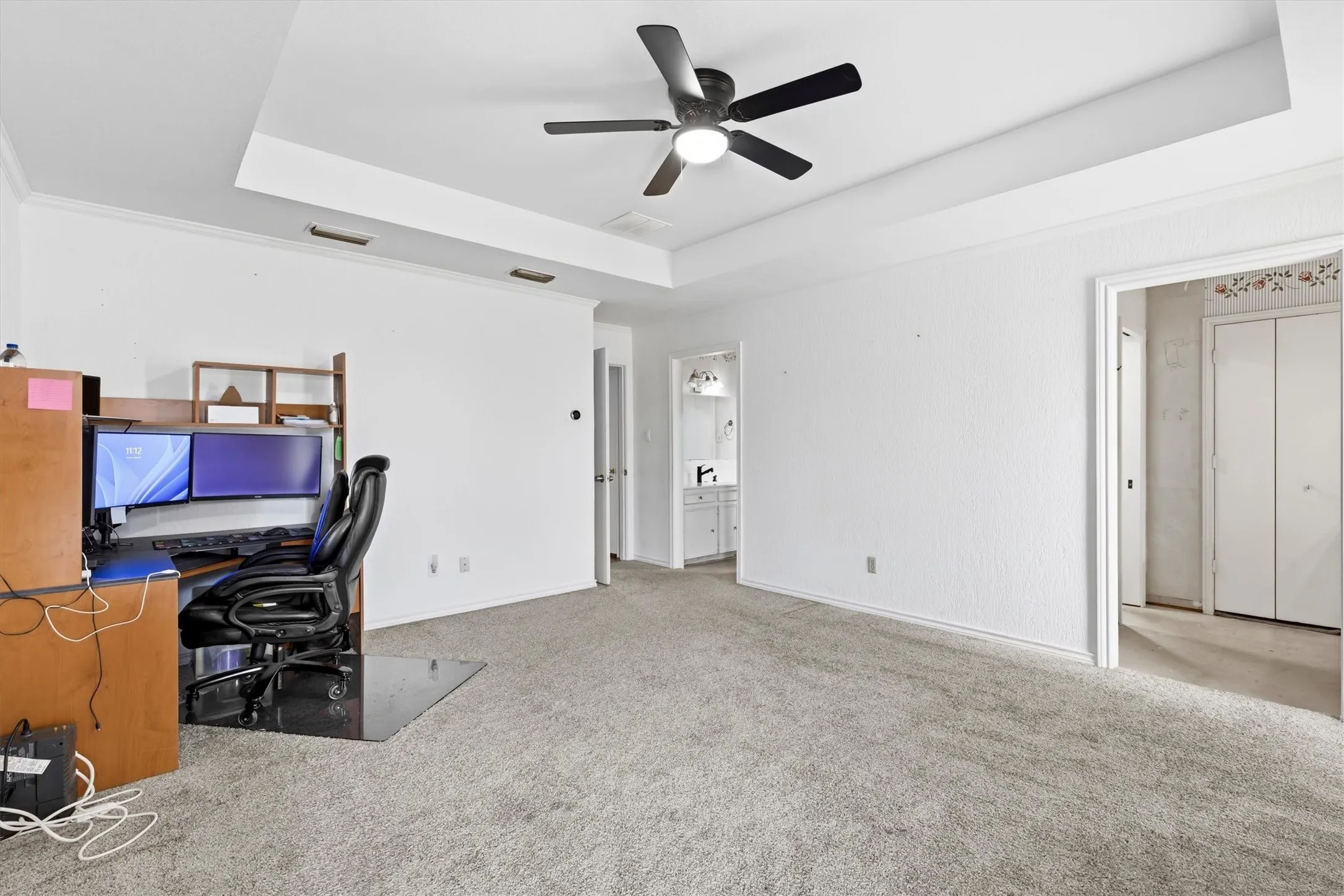 Single Family Residence For Sale in Rockwall County , 5 Crestview Circle, Rockwall, Texas 75087, 4 Bedroom, 3 Bathroom, 5 Garage spaces, 2,656 Sqft, built in 1987, mls#21369973, Real Estate Agent in Rockwall, Homes For Sale in Rockwall county, Homes For Sale in Rockwall, Realtor in Rockwall Texas, Real Estate Brokerage Independent Realty Texas, Luminita Cordes Realtor
