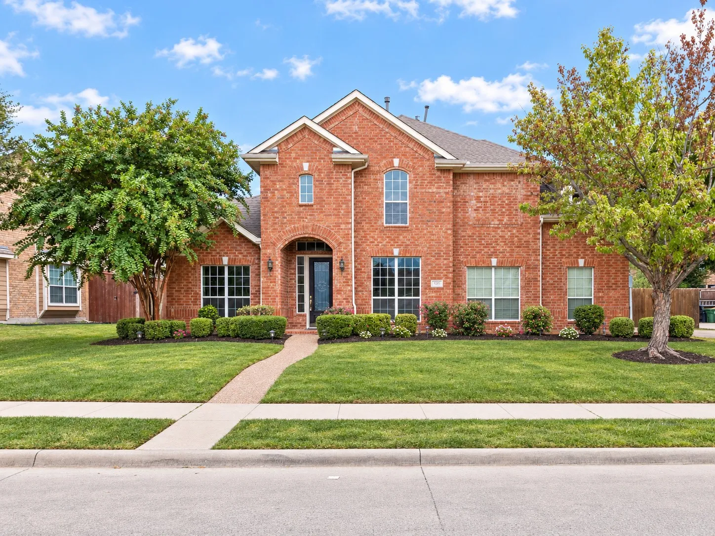 Single Family Residence For Sale in Collin County , 1201 Terrace Mill Drive, Murphy, Texas 75094, 3 Bedroom, 3 Bathroom, 2 Garage spaces, 2,673 Sqft, built in 2005, mls#21369506, Real Estate Agent in Murphy, Homes For Sale in Collin county, Homes For Sale in Murphy, Realtor in Murphy Texas, Real Estate Brokerage Independent Realty Texas, Luminita Cordes Realtor