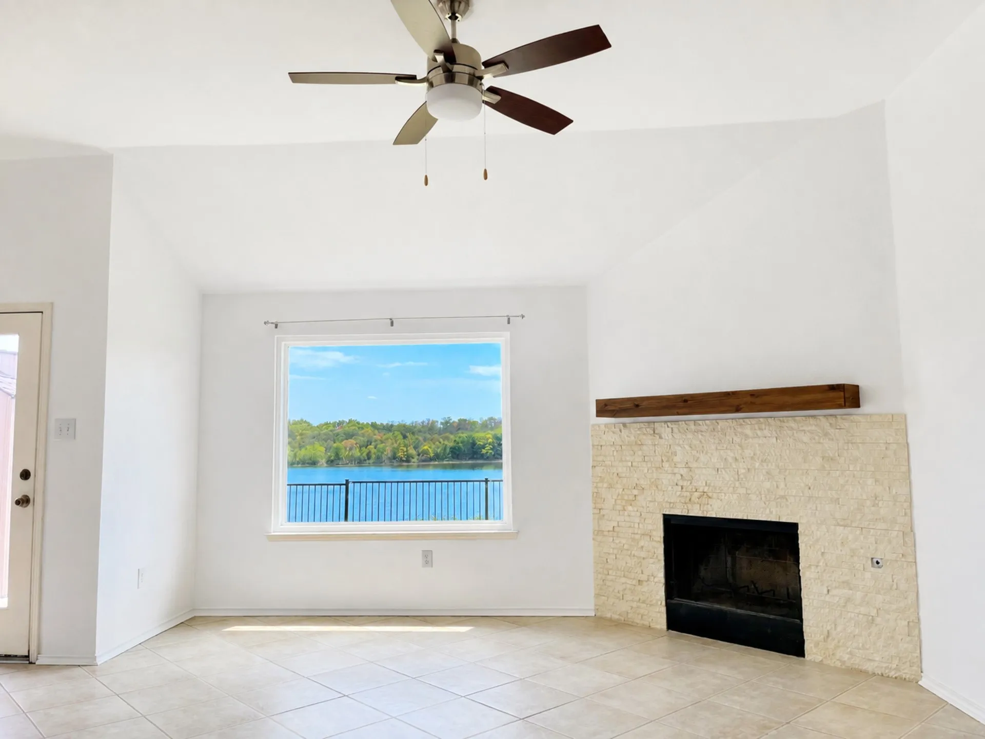 Single Family Residence For Rent in Tarrant County , 10400 Lake Park Drive, Fort Worth, Texas 76053, 4 Bedroom, 2 Bathroom, 2 Garage spaces, 1,925 Sqft, built in 2002, mls#21370403, Real Estate Agent in Fort Worth, Homes For Rent in Tarrant county, Homes For Rent in Fort Worth, Realtor in Fort Worth Texas, Real Estate Brokerage Independent Realty Texas, Luminita Cordes Realtor