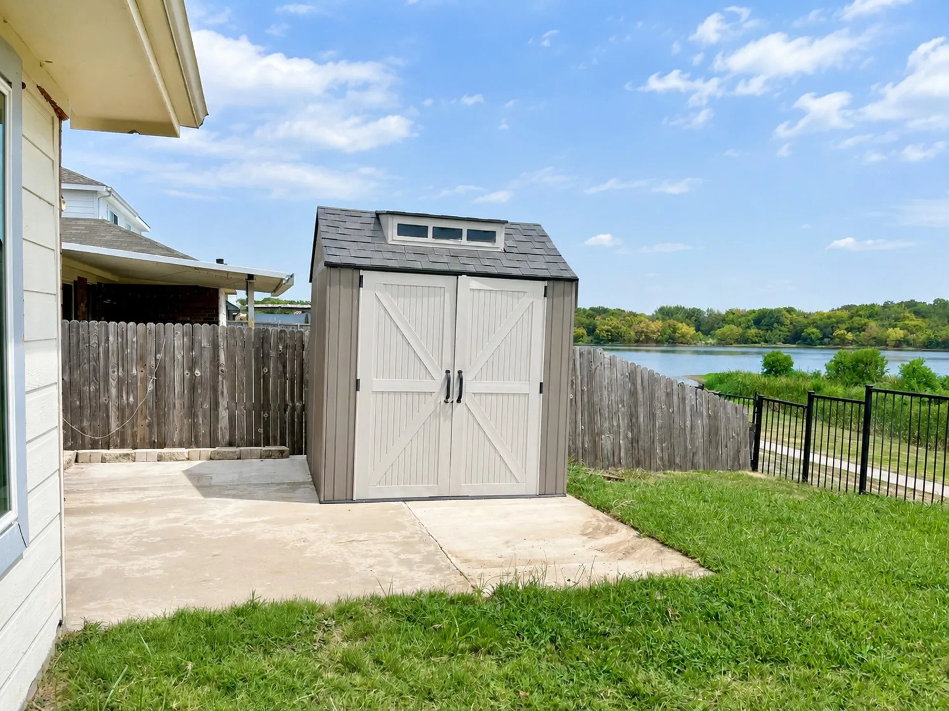 Single Family Residence For Rent in Tarrant County , 10400 Lake Park Drive, Fort Worth, Texas 76053, 4 Bedroom, 2 Bathroom, 2 Garage spaces, 1,925 Sqft, built in 2002, mls#21370403, Real Estate Agent in Fort Worth, Homes For Rent in Tarrant county, Homes For Rent in Fort Worth, Realtor in Fort Worth Texas, Real Estate Brokerage Independent Realty Texas, Luminita Cordes Realtor