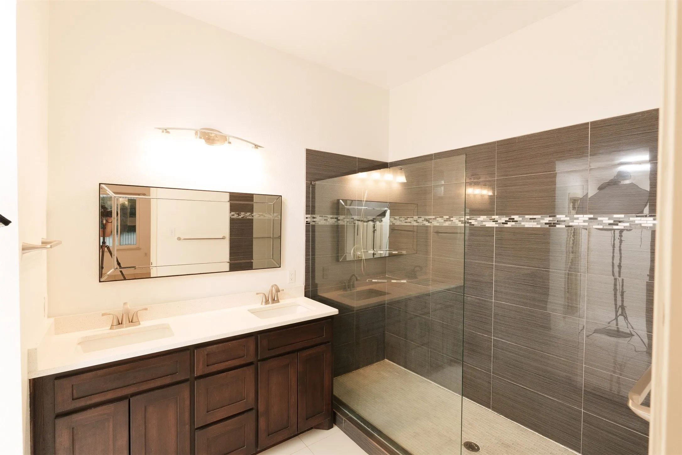 Single Family Residence For Rent in Tarrant County , 10400 Lake Park Drive, Fort Worth, Texas 76053, 4 Bedroom, 2 Bathroom, 2 Garage spaces, 1,925 Sqft, built in 2002, mls#21370403, Real Estate Agent in Fort Worth, Homes For Rent in Tarrant county, Homes For Rent in Fort Worth, Realtor in Fort Worth Texas, Real Estate Brokerage Independent Realty Texas, Luminita Cordes Realtor