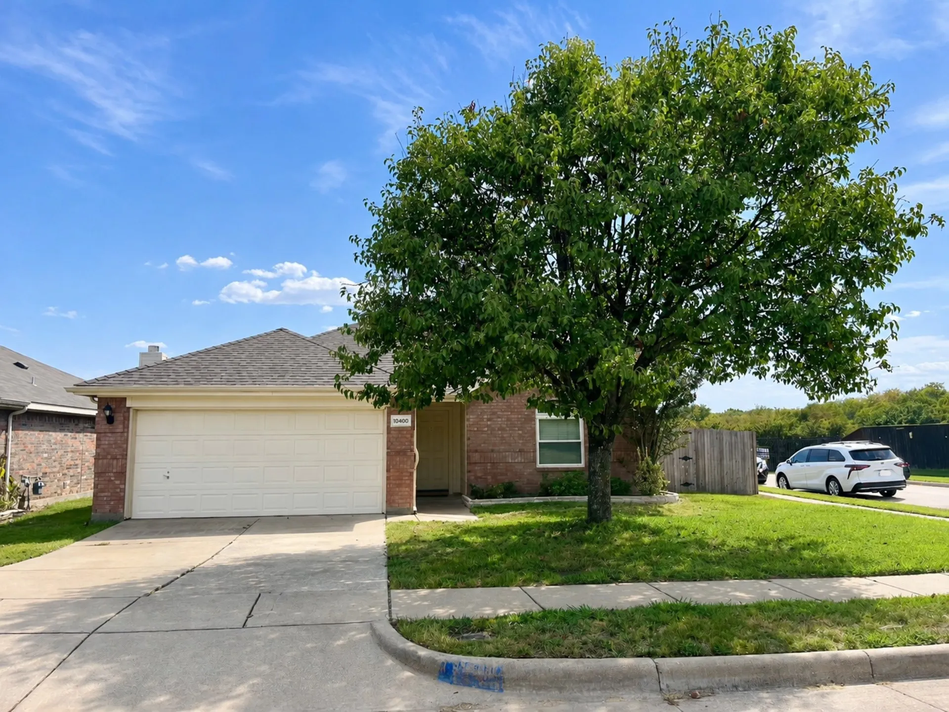 Single Family Residence For Rent in Tarrant County , 10400 Lake Park Drive, Fort Worth, Texas 76053, 4 Bedroom, 2 Bathroom, 2 Garage spaces, 1,925 Sqft, built in 2002, mls#21370403, Real Estate Agent in Fort Worth, Homes For Rent in Tarrant county, Homes For Rent in Fort Worth, Realtor in Fort Worth Texas, Real Estate Brokerage Independent Realty Texas, Luminita Cordes Realtor