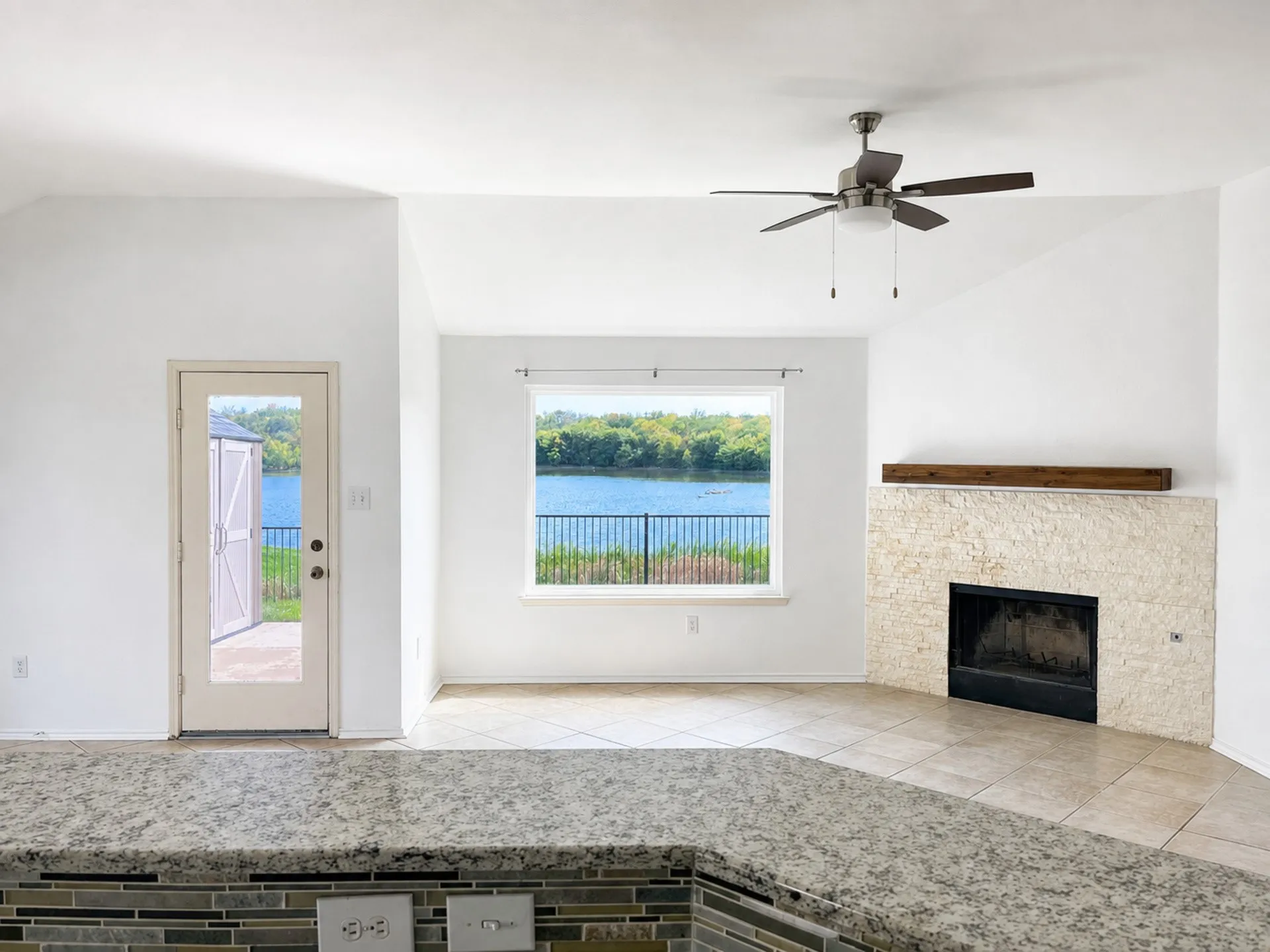 Single Family Residence For Rent in Tarrant County , 10400 Lake Park Drive, Fort Worth, Texas 76053, 4 Bedroom, 2 Bathroom, 2 Garage spaces, 1,925 Sqft, built in 2002, mls#21370403, Real Estate Agent in Fort Worth, Homes For Rent in Tarrant county, Homes For Rent in Fort Worth, Realtor in Fort Worth Texas, Real Estate Brokerage Independent Realty Texas, Luminita Cordes Realtor