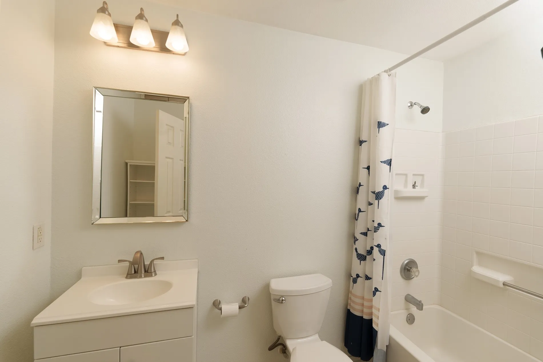 Single Family Residence For Rent in Tarrant County , 10400 Lake Park Drive, Fort Worth, Texas 76053, 4 Bedroom, 2 Bathroom, 2 Garage spaces, 1,925 Sqft, built in 2002, mls#21370403, Real Estate Agent in Fort Worth, Homes For Rent in Tarrant county, Homes For Rent in Fort Worth, Realtor in Fort Worth Texas, Real Estate Brokerage Independent Realty Texas, Luminita Cordes Realtor
