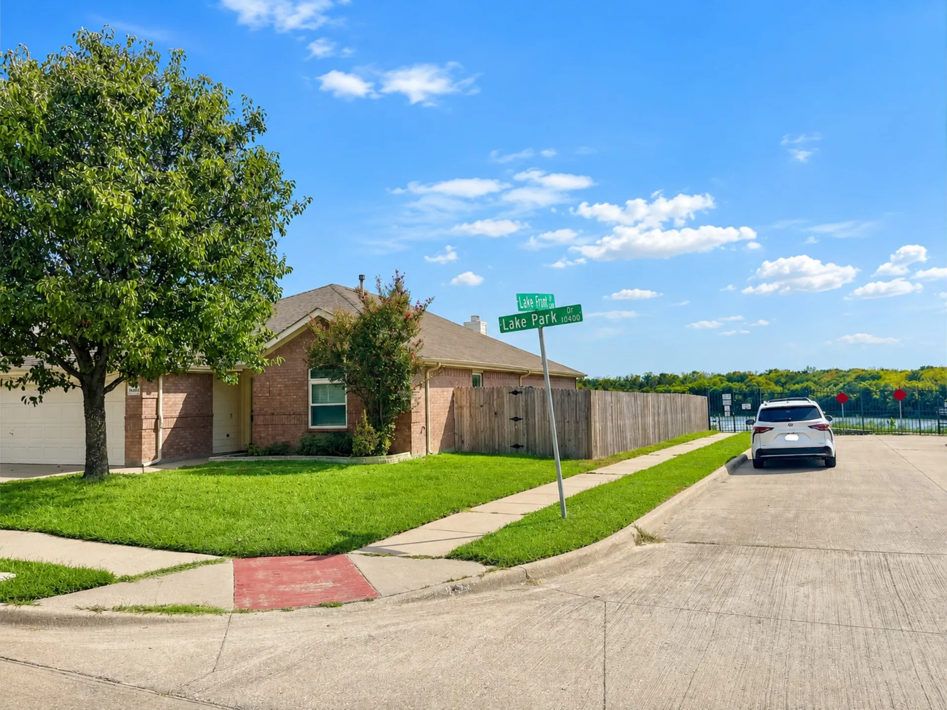 Single Family Residence For Rent in Tarrant County , 10400 Lake Park Drive, Fort Worth, Texas 76053, 4 Bedroom, 2 Bathroom, 2 Garage spaces, 1,925 Sqft, built in 2002, mls#21370403, Real Estate Agent in Fort Worth, Homes For Rent in Tarrant county, Homes For Rent in Fort Worth, Realtor in Fort Worth Texas, Real Estate Brokerage Independent Realty Texas, Luminita Cordes Realtor