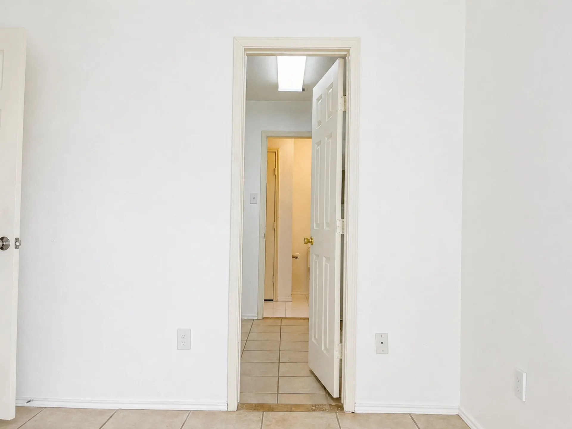 Single Family Residence For Rent in Tarrant County , 10400 Lake Park Drive, Fort Worth, Texas 76053, 4 Bedroom, 2 Bathroom, 2 Garage spaces, 1,925 Sqft, built in 2002, mls#21370403, Real Estate Agent in Fort Worth, Homes For Rent in Tarrant county, Homes For Rent in Fort Worth, Realtor in Fort Worth Texas, Real Estate Brokerage Independent Realty Texas, Luminita Cordes Realtor
