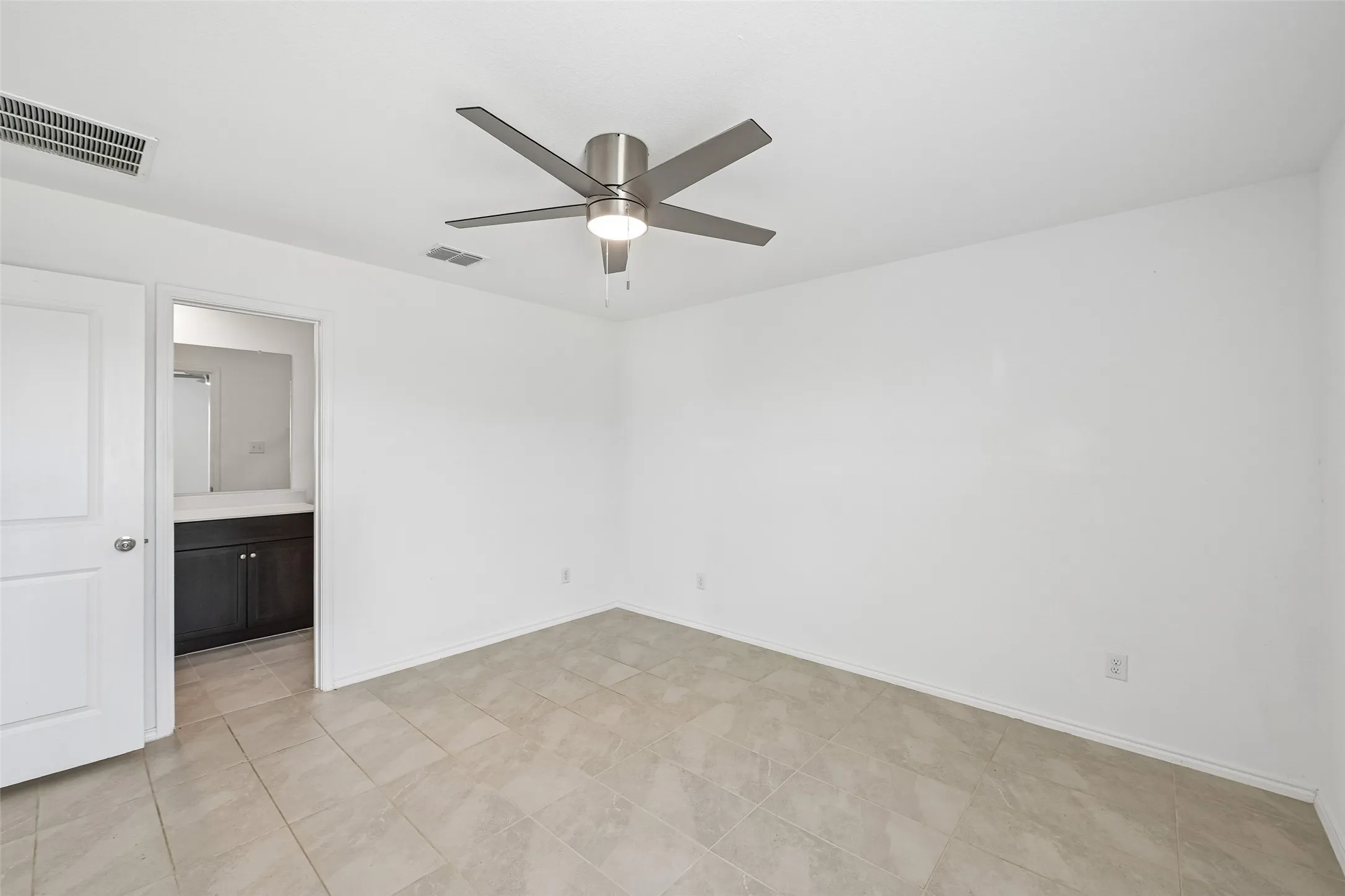 Single Family Residence For Sale in Tarrant County , 1477 Yachtclub Drive, Pelican Bay, Texas 76020, 3 Bedroom, 2 Bathroom, 2 Garage spaces, 1,302 Sqft, built in 2022, mls#21367633, Real Estate Agent in Pelican Bay, Homes For Sale in Tarrant county, Homes For Sale in Pelican Bay, Realtor in Pelican Bay Texas, Real Estate Brokerage Independent Realty Texas, Luminita Cordes Realtor