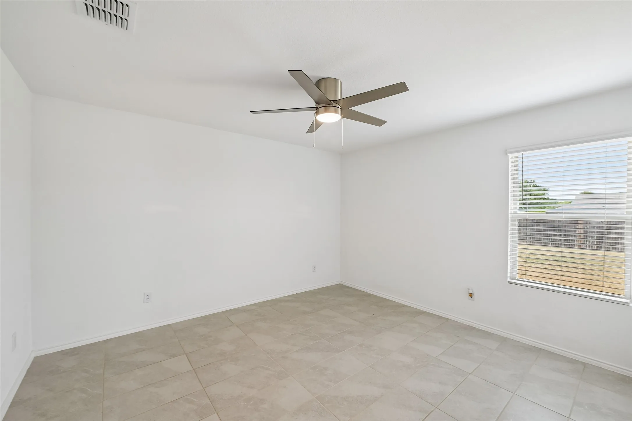 Single Family Residence For Sale in Tarrant County , 1477 Yachtclub Drive, Pelican Bay, Texas 76020, 3 Bedroom, 2 Bathroom, 2 Garage spaces, 1,302 Sqft, built in 2022, mls#21367633, Real Estate Agent in Pelican Bay, Homes For Sale in Tarrant county, Homes For Sale in Pelican Bay, Realtor in Pelican Bay Texas, Real Estate Brokerage Independent Realty Texas, Luminita Cordes Realtor
