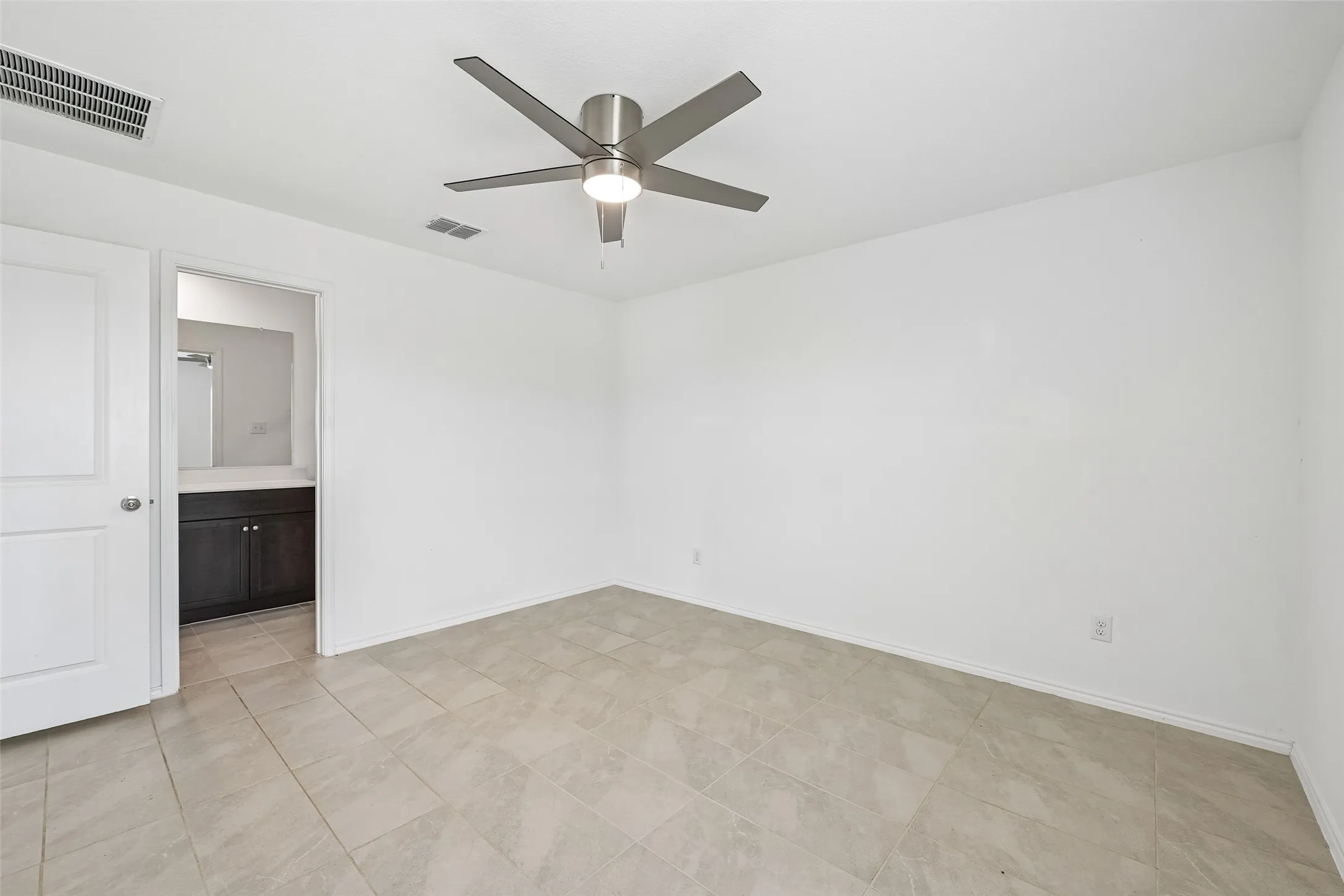 Single Family Residence For Sale in Tarrant County , 1477 Yachtclub Drive, Pelican Bay, Texas 76020, 3 Bedroom, 2 Bathroom, 2 Garage spaces, 1,302 Sqft, built in 2022, mls#21367633, Real Estate Agent in Pelican Bay, Homes For Sale in Tarrant county, Homes For Sale in Pelican Bay, Realtor in Pelican Bay Texas, Real Estate Brokerage Independent Realty Texas, Luminita Cordes Realtor