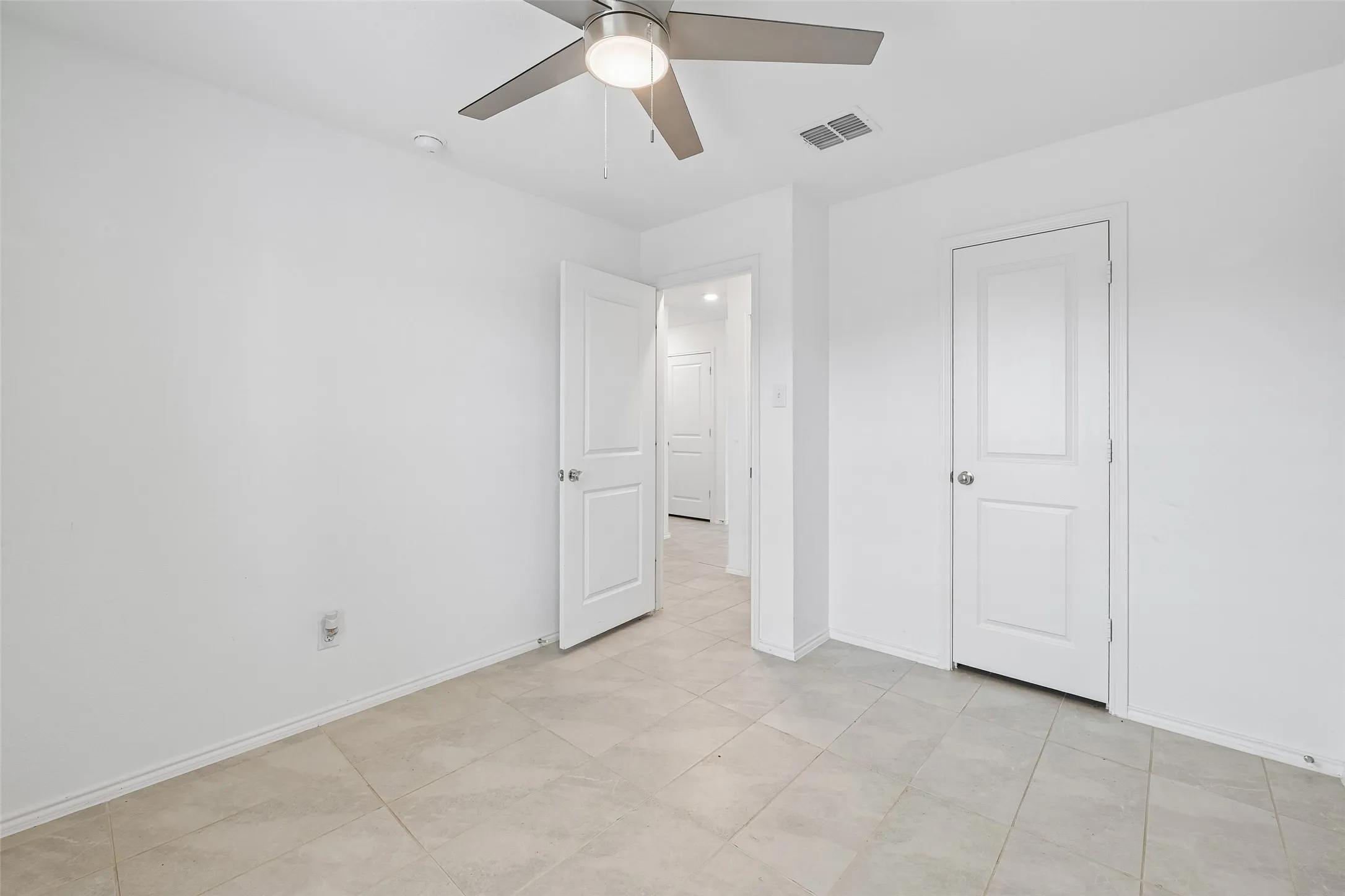 Single Family Residence For Sale in Tarrant County , 1477 Yachtclub Drive, Pelican Bay, Texas 76020, 3 Bedroom, 2 Bathroom, 2 Garage spaces, 1,302 Sqft, built in 2022, mls#21367633, Real Estate Agent in Pelican Bay, Homes For Sale in Tarrant county, Homes For Sale in Pelican Bay, Realtor in Pelican Bay Texas, Real Estate Brokerage Independent Realty Texas, Luminita Cordes Realtor