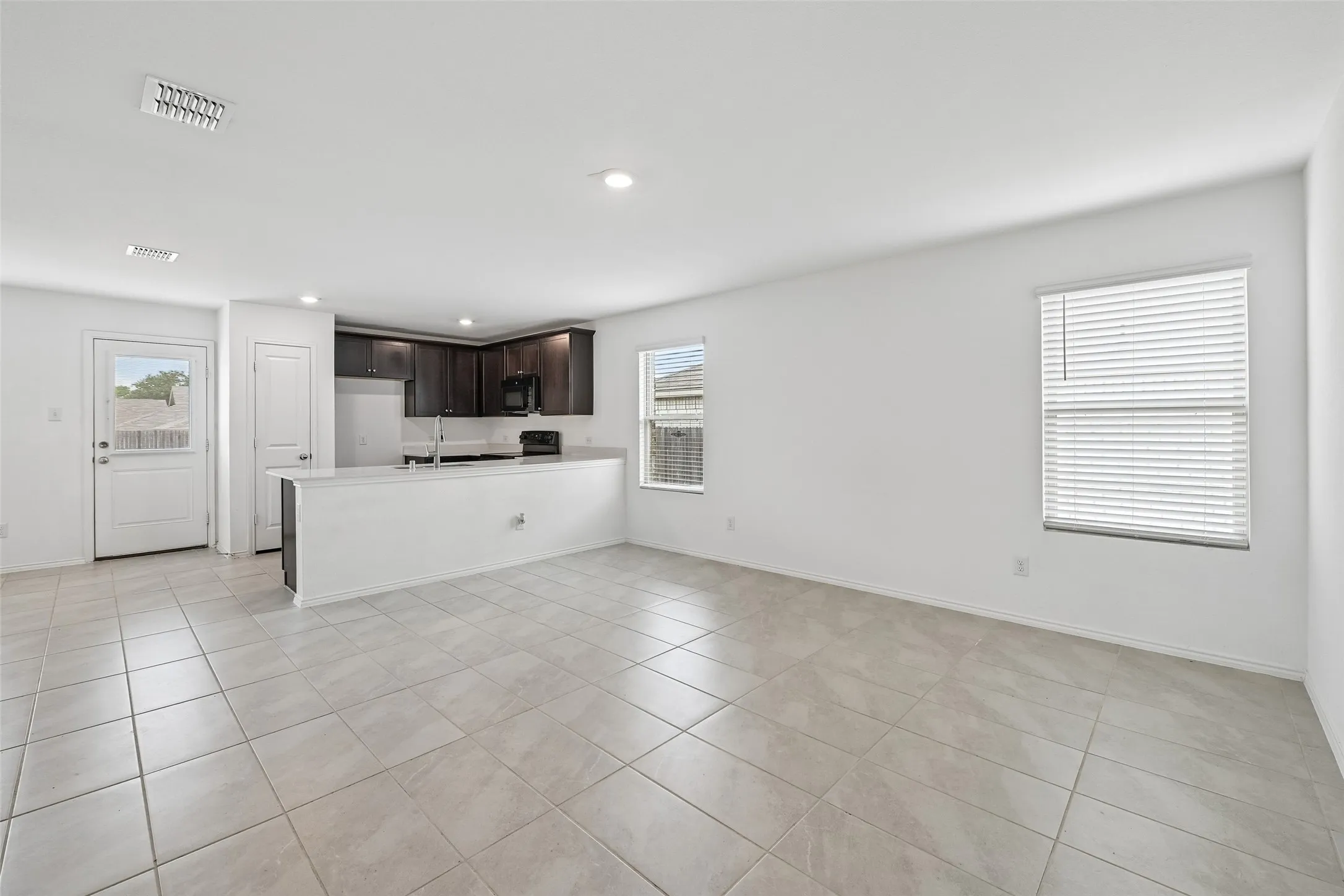 Single Family Residence For Sale in Tarrant County , 1477 Yachtclub Drive, Pelican Bay, Texas 76020, 3 Bedroom, 2 Bathroom, 2 Garage spaces, 1,302 Sqft, built in 2022, mls#21367633, Real Estate Agent in Pelican Bay, Homes For Sale in Tarrant county, Homes For Sale in Pelican Bay, Realtor in Pelican Bay Texas, Real Estate Brokerage Independent Realty Texas, Luminita Cordes Realtor