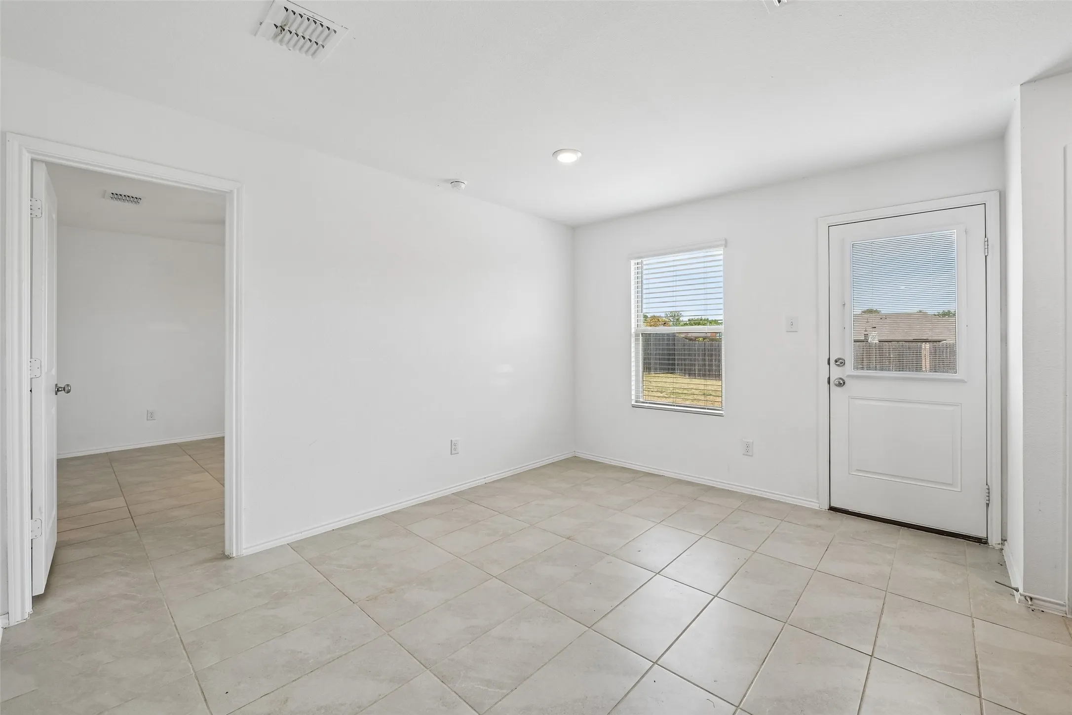 Single Family Residence For Sale in Tarrant County , 1477 Yachtclub Drive, Pelican Bay, Texas 76020, 3 Bedroom, 2 Bathroom, 2 Garage spaces, 1,302 Sqft, built in 2022, mls#21367633, Real Estate Agent in Pelican Bay, Homes For Sale in Tarrant county, Homes For Sale in Pelican Bay, Realtor in Pelican Bay Texas, Real Estate Brokerage Independent Realty Texas, Luminita Cordes Realtor