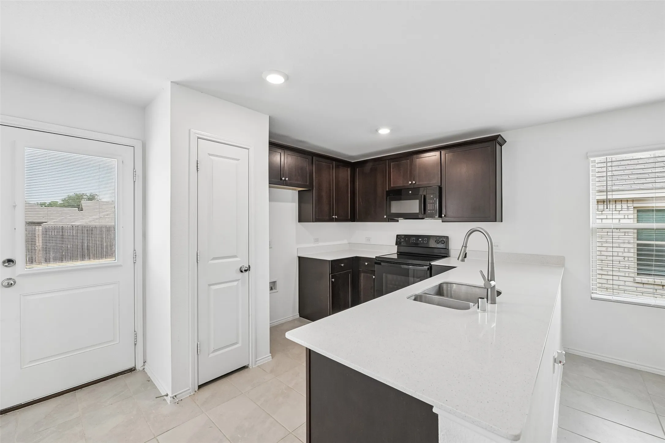 Single Family Residence For Sale in Tarrant County , 1477 Yachtclub Drive, Pelican Bay, Texas 76020, 3 Bedroom, 2 Bathroom, 2 Garage spaces, 1,302 Sqft, built in 2022, mls#21367633, Real Estate Agent in Pelican Bay, Homes For Sale in Tarrant county, Homes For Sale in Pelican Bay, Realtor in Pelican Bay Texas, Real Estate Brokerage Independent Realty Texas, Luminita Cordes Realtor