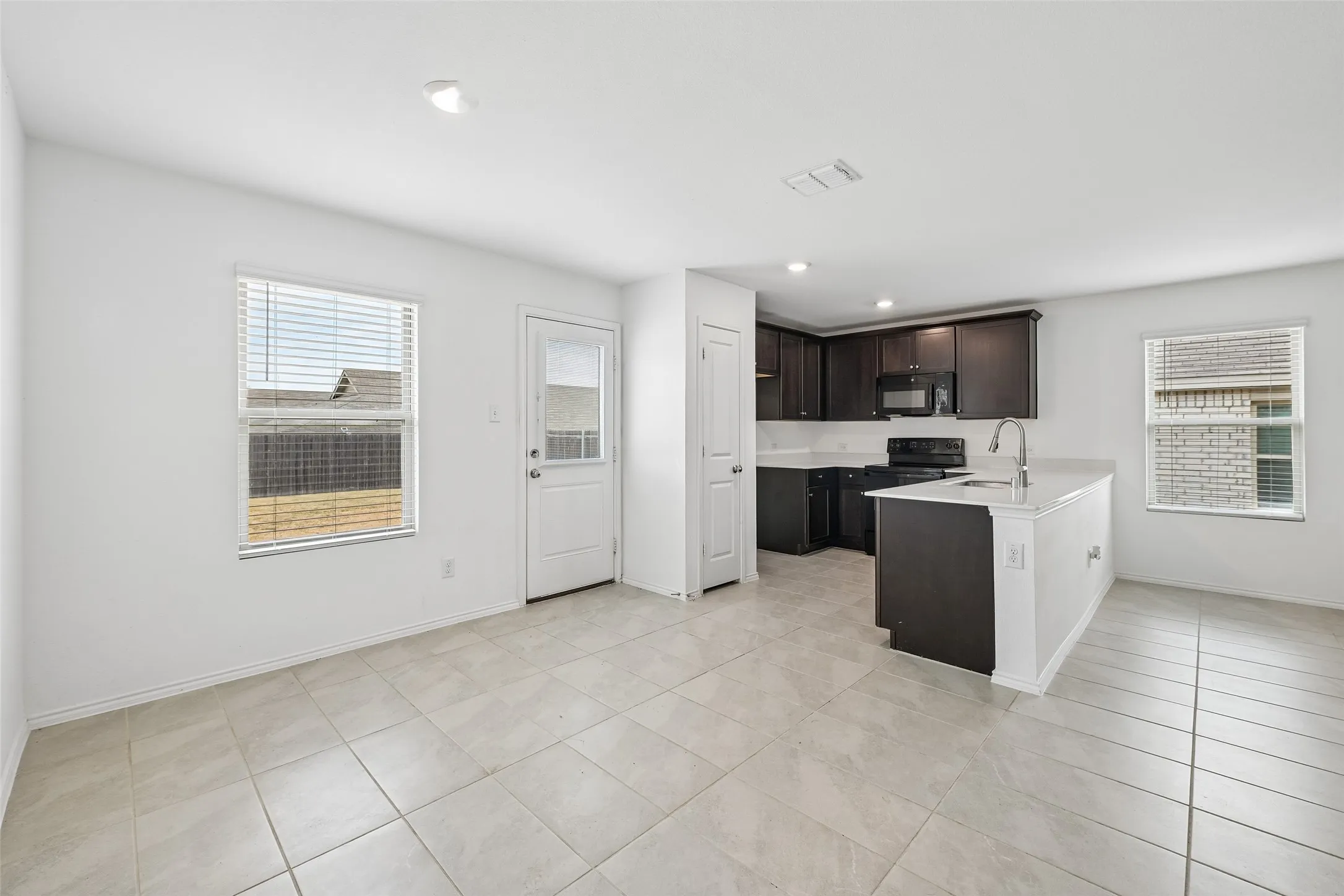Single Family Residence For Sale in Tarrant County , 1477 Yachtclub Drive, Pelican Bay, Texas 76020, 3 Bedroom, 2 Bathroom, 2 Garage spaces, 1,302 Sqft, built in 2022, mls#21367633, Real Estate Agent in Pelican Bay, Homes For Sale in Tarrant county, Homes For Sale in Pelican Bay, Realtor in Pelican Bay Texas, Real Estate Brokerage Independent Realty Texas, Luminita Cordes Realtor