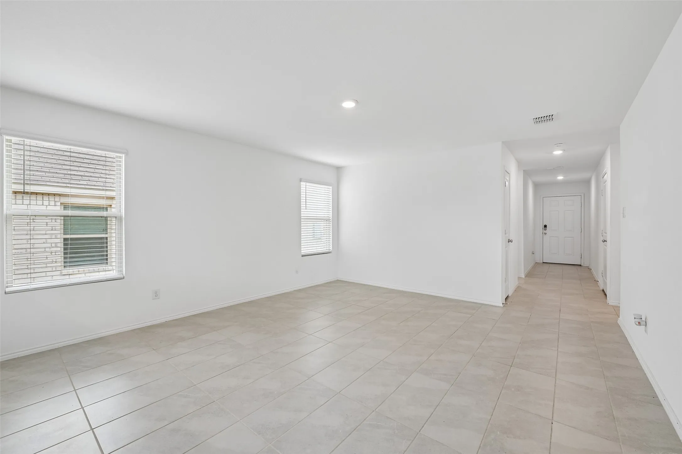 Single Family Residence For Sale in Tarrant County , 1477 Yachtclub Drive, Pelican Bay, Texas 76020, 3 Bedroom, 2 Bathroom, 2 Garage spaces, 1,302 Sqft, built in 2022, mls#21367633, Real Estate Agent in Pelican Bay, Homes For Sale in Tarrant county, Homes For Sale in Pelican Bay, Realtor in Pelican Bay Texas, Real Estate Brokerage Independent Realty Texas, Luminita Cordes Realtor