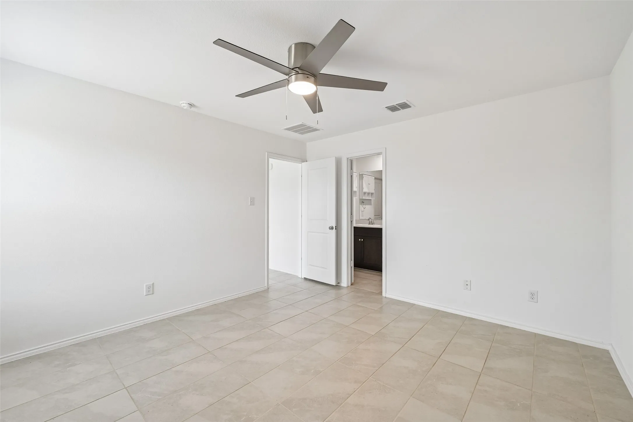 Single Family Residence For Sale in Tarrant County , 1477 Yachtclub Drive, Pelican Bay, Texas 76020, 3 Bedroom, 2 Bathroom, 2 Garage spaces, 1,302 Sqft, built in 2022, mls#21367633, Real Estate Agent in Pelican Bay, Homes For Sale in Tarrant county, Homes For Sale in Pelican Bay, Realtor in Pelican Bay Texas, Real Estate Brokerage Independent Realty Texas, Luminita Cordes Realtor