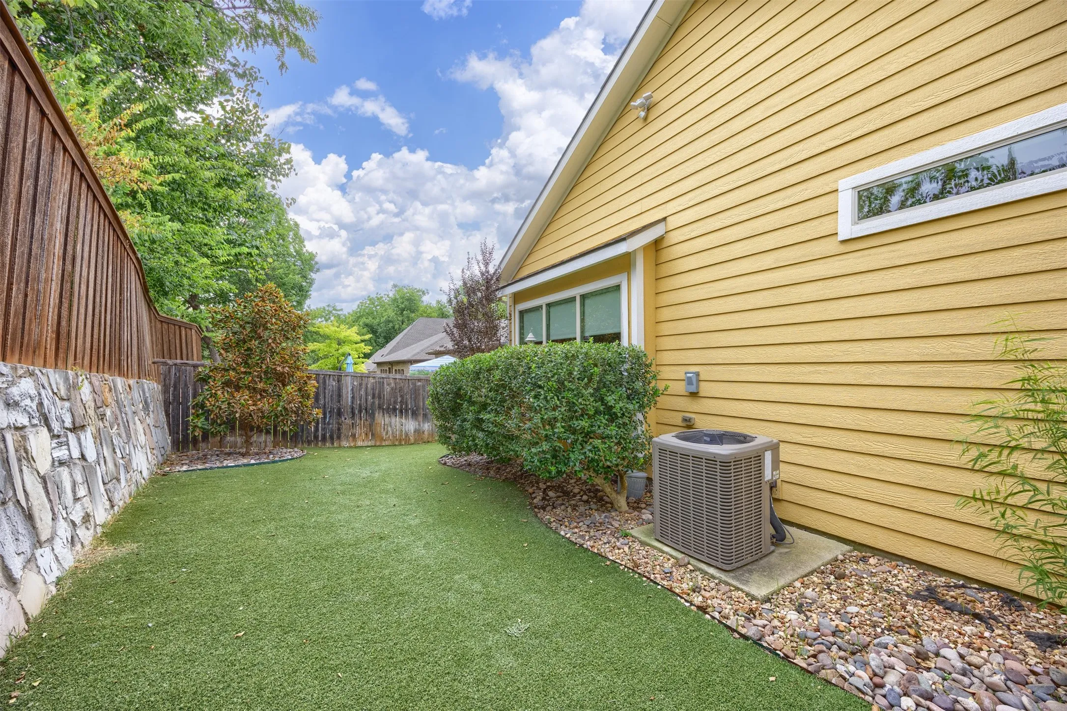 Single Family Residence For Sale in Collin County , 1212 Steepleview Lane, Mc Kinney, Texas 75069, 3 Bedroom, 2 Bathroom, 2 Garage spaces, 1,602 Sqft, built in 2013, mls#21368008, Real Estate Agent in Mc Kinney, Homes For Sale in Collin county, Homes For Sale in Mc Kinney, Realtor in Mc Kinney Texas, Real Estate Brokerage Independent Realty Texas, Luminita Cordes Realtor