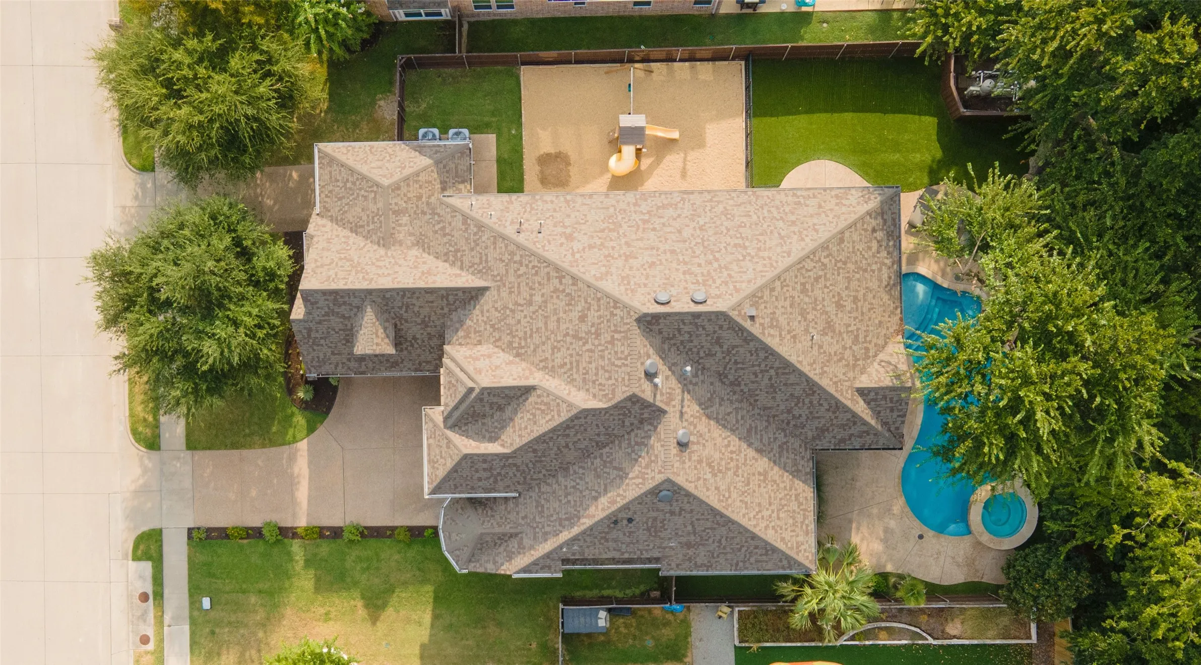 Single Family Residence For Sale in Collin County , 8609 Tuscan Oaks Drive, Mc Kinney, Texas 75071, 4 Bedroom, 5 Bathroom, 3 Garage spaces, 4,120 Sqft, built in 2014, mls#21366049, Real Estate Agent in Mc Kinney, Homes For Sale in Collin county, Homes For Sale in Mc Kinney, Realtor in Mc Kinney Texas, Real Estate Brokerage Independent Realty Texas, Luminita Cordes Realtor