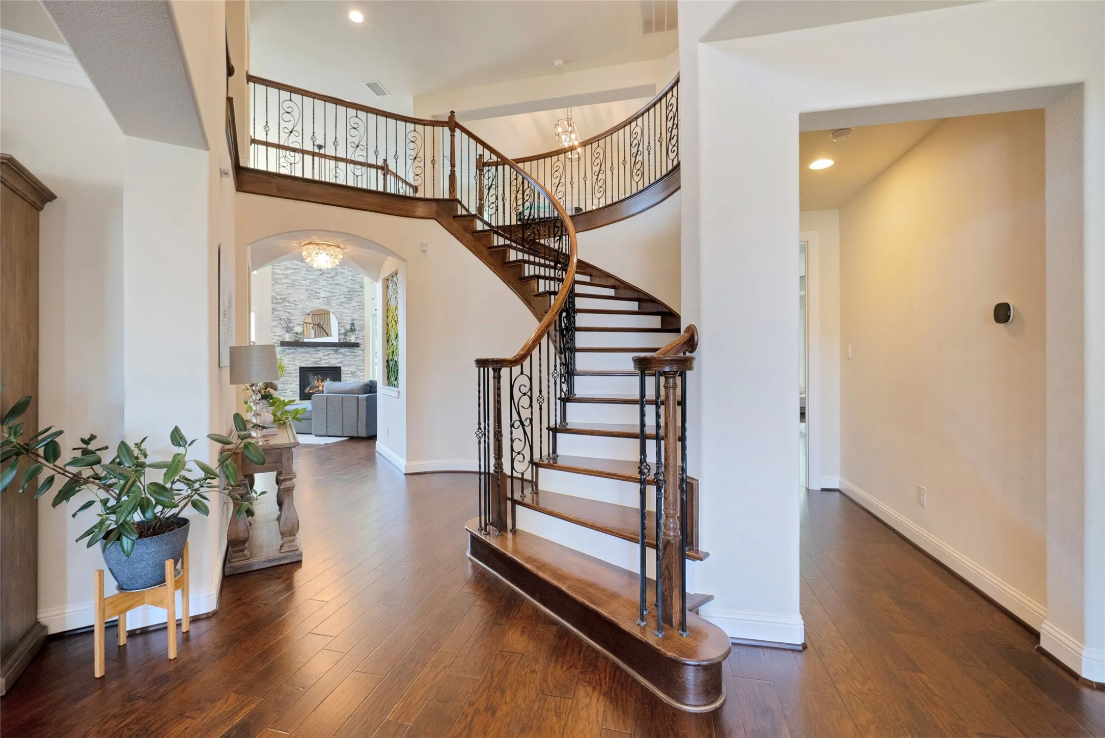 Single Family Residence For Sale in Collin County , 8609 Tuscan Oaks Drive, Mc Kinney, Texas 75071, 4 Bedroom, 5 Bathroom, 3 Garage spaces, 4,120 Sqft, built in 2014, mls#21366049, Real Estate Agent in Mc Kinney, Homes For Sale in Collin county, Homes For Sale in Mc Kinney, Realtor in Mc Kinney Texas, Real Estate Brokerage Independent Realty Texas, Luminita Cordes Realtor
