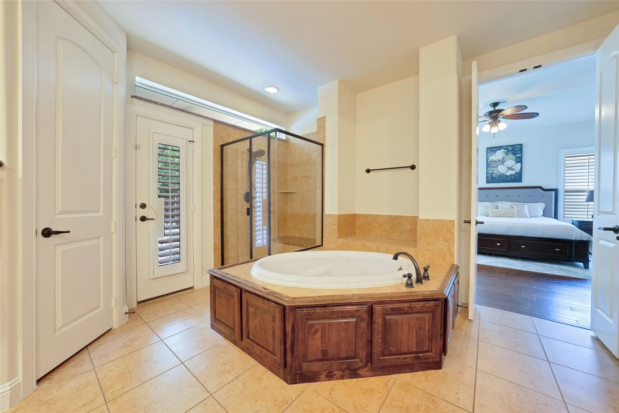 Single Family Residence For Sale in Collin County , 8609 Tuscan Oaks Drive, Mc Kinney, Texas 75071, 4 Bedroom, 5 Bathroom, 3 Garage spaces, 4,120 Sqft, built in 2014, mls#21366049, Real Estate Agent in Mc Kinney, Homes For Sale in Collin county, Homes For Sale in Mc Kinney, Realtor in Mc Kinney Texas, Real Estate Brokerage Independent Realty Texas, Luminita Cordes Realtor