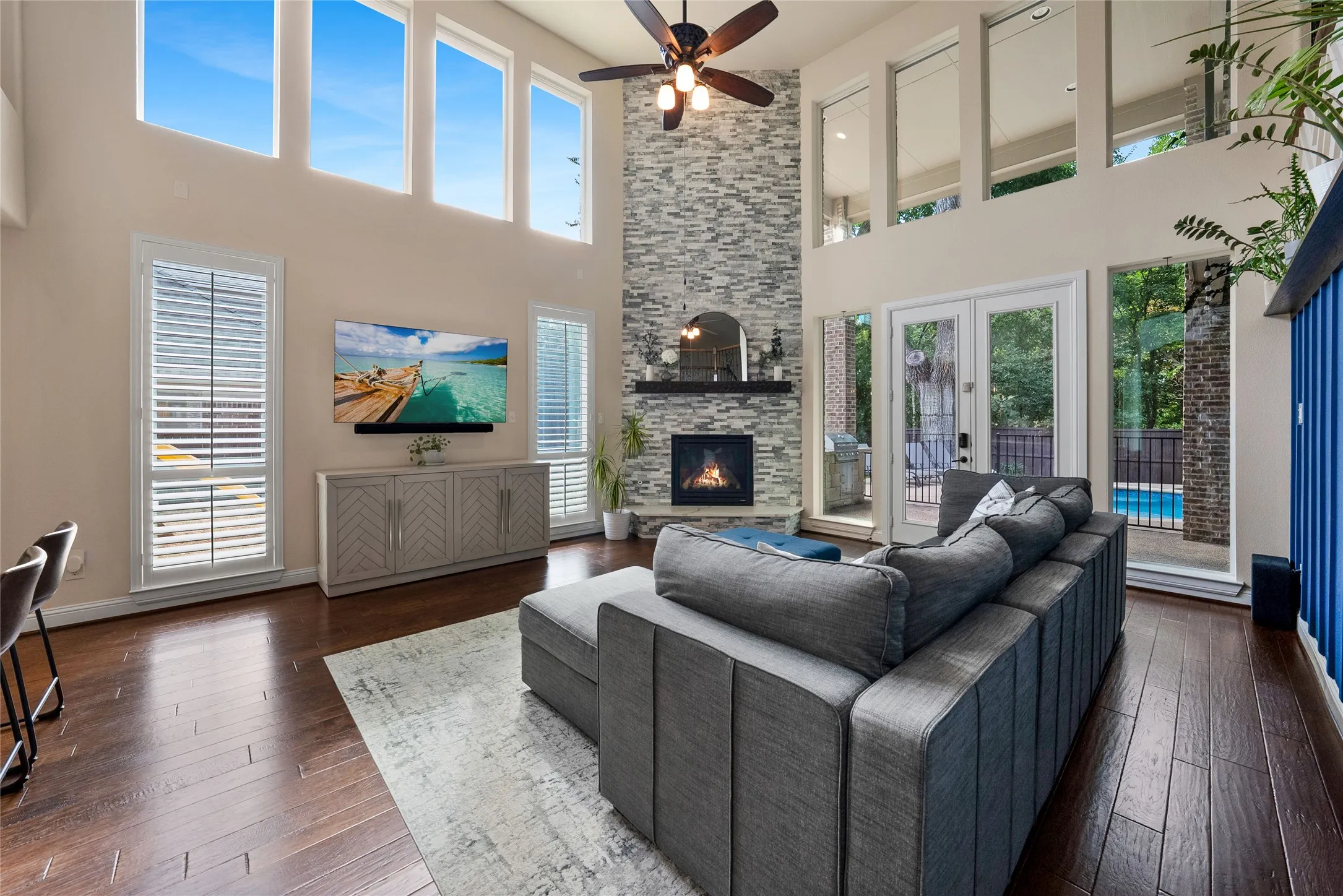 Single Family Residence For Sale in Collin County , 8609 Tuscan Oaks Drive, Mc Kinney, Texas 75071, 4 Bedroom, 5 Bathroom, 3 Garage spaces, 4,120 Sqft, built in 2014, mls#21366049, Real Estate Agent in Mc Kinney, Homes For Sale in Collin county, Homes For Sale in Mc Kinney, Realtor in Mc Kinney Texas, Real Estate Brokerage Independent Realty Texas, Luminita Cordes Realtor