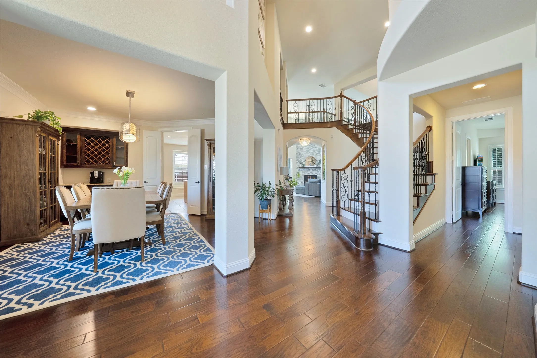 Single Family Residence For Sale in Collin County , 8609 Tuscan Oaks Drive, Mc Kinney, Texas 75071, 4 Bedroom, 5 Bathroom, 3 Garage spaces, 4,120 Sqft, built in 2014, mls#21366049, Real Estate Agent in Mc Kinney, Homes For Sale in Collin county, Homes For Sale in Mc Kinney, Realtor in Mc Kinney Texas, Real Estate Brokerage Independent Realty Texas, Luminita Cordes Realtor
